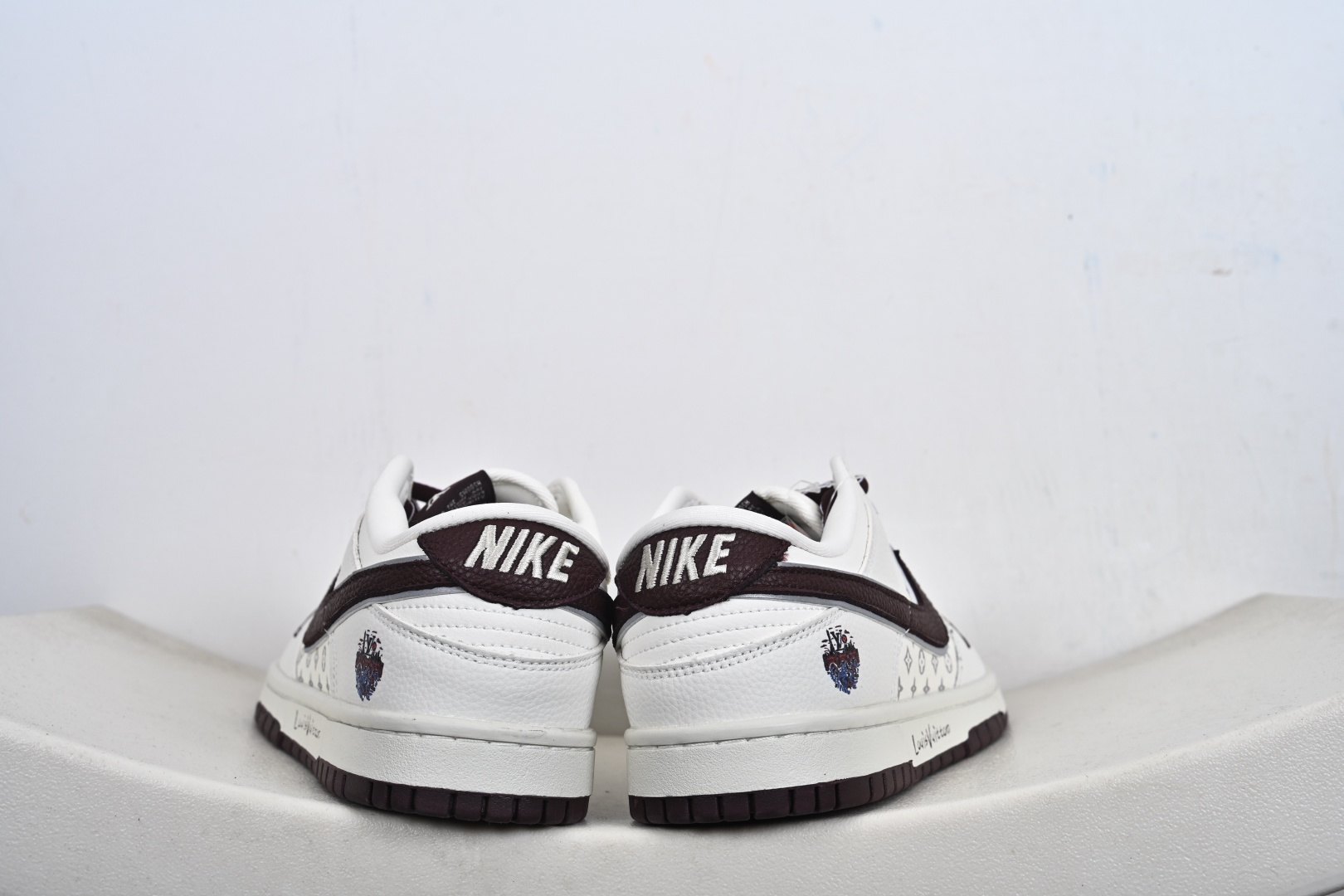 Nike SB Dunk Low 高端定制 低帮休闲板鞋 定制鞋盒 YF9511-917 Nike SB Dunk Low 高端定制 低帮休闲板鞋 定制鞋盒 YF9511-917