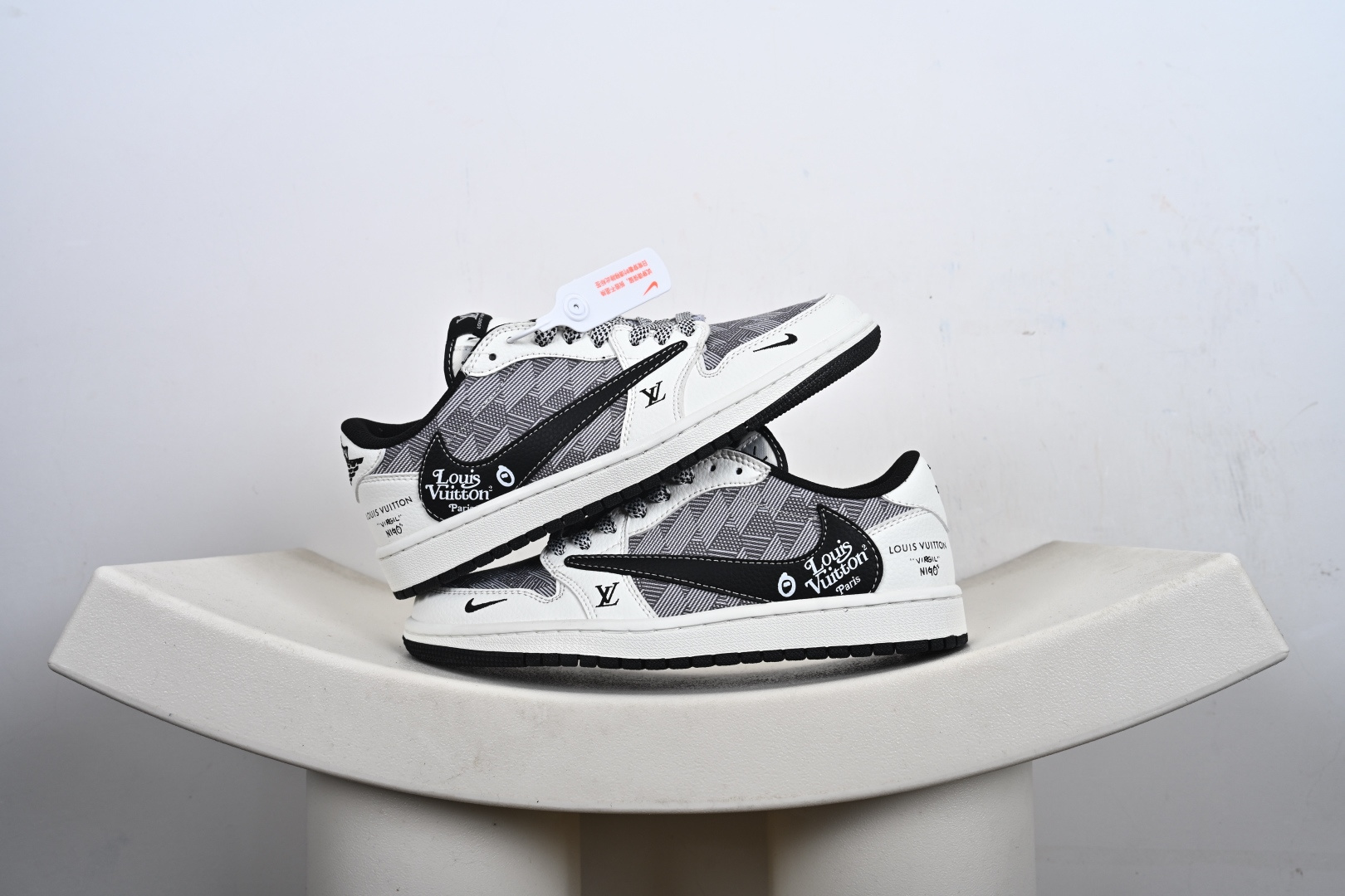 定制版 高端定制 Travis Scott x Jordan 1 Low L联名-白灰格纹 倒勾低帮休闲版本 DZ2688-013 定制版 高端定制 Travis Scott x Jordan 1 Low L联名-白灰格纹 倒勾低帮休闲版本 DZ2688-013