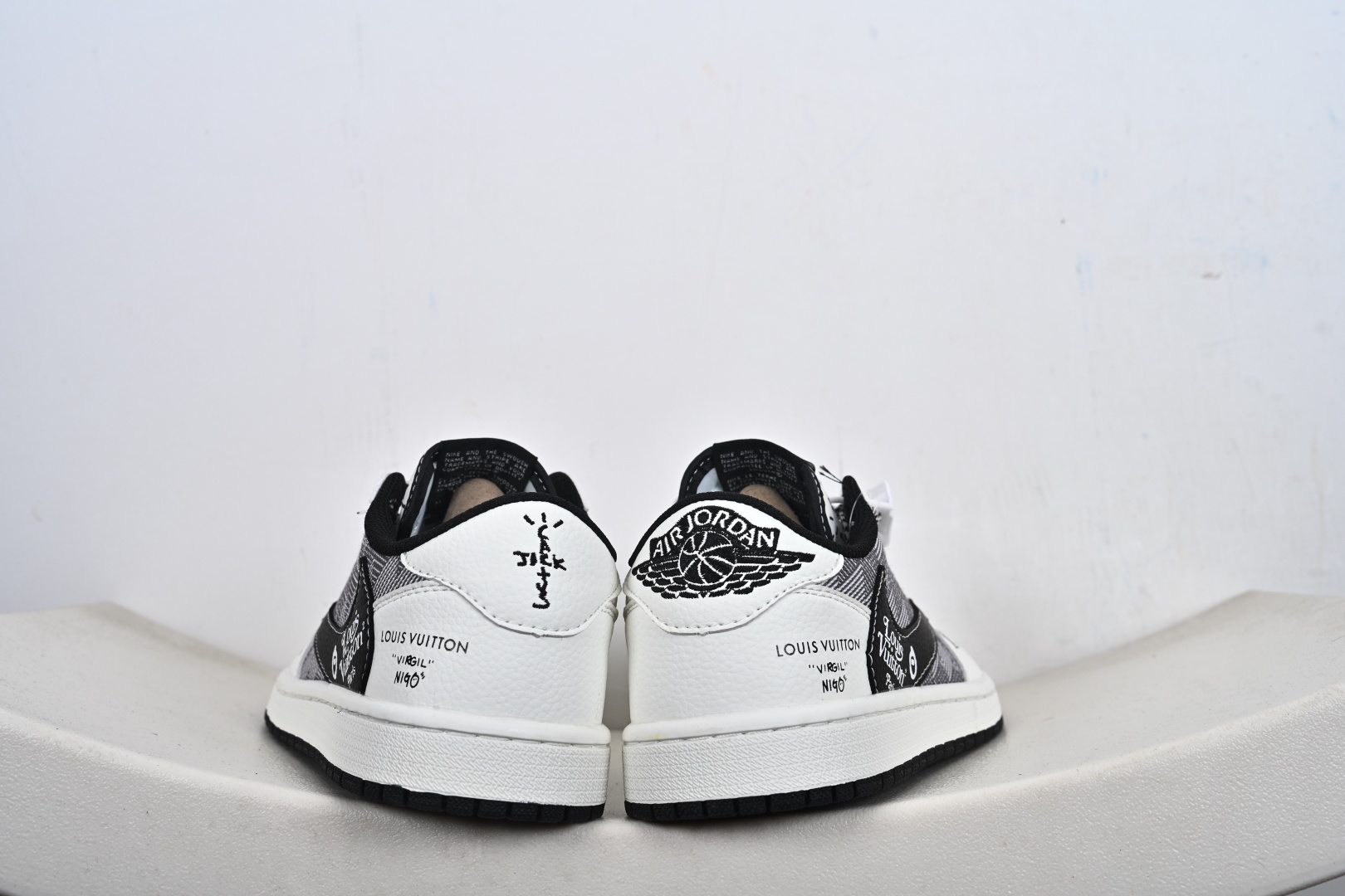 定制版 高端定制 Travis Scott x Jordan 1 Low L联名-白灰格纹 倒勾低帮休闲版本 DZ2688-013 定制版 高端定制 Travis Scott x Jordan 1 Low L联名-白灰格纹 倒勾低帮休闲版本 DZ2688-013