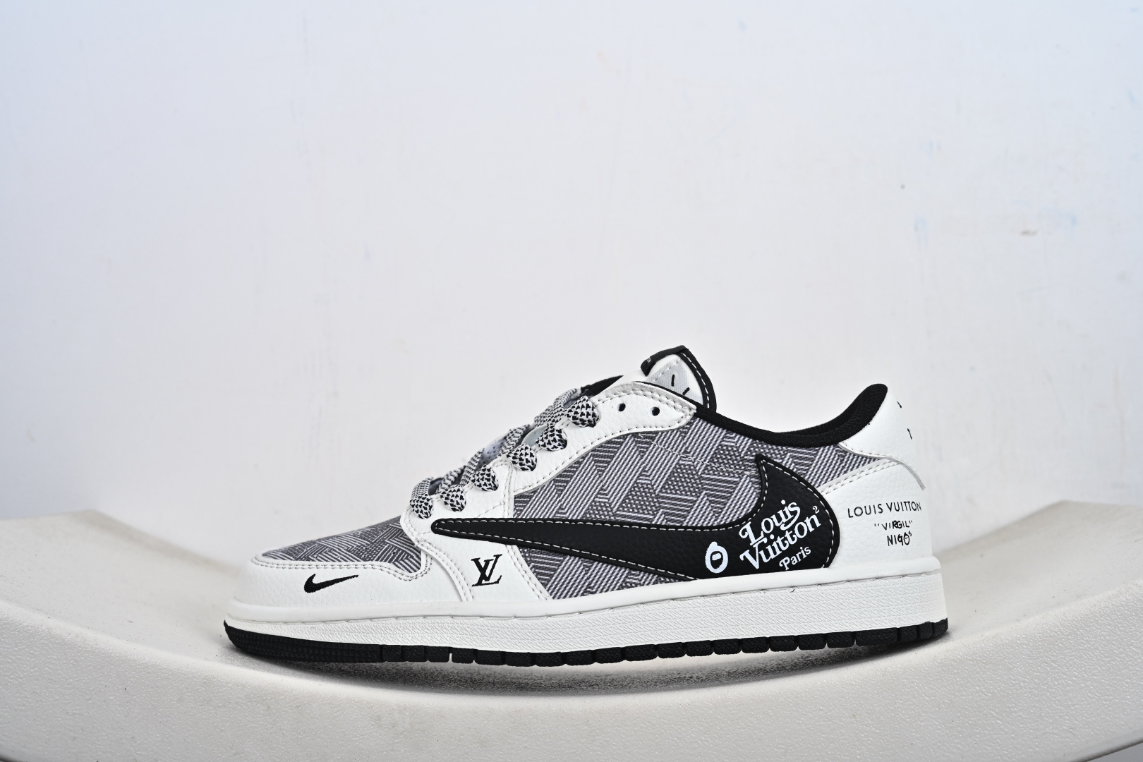 定制版 高端定制 Travis Scott x Jordan 1 Low L联名-白灰格纹 倒勾低帮休闲版本 DZ2688-013 定制版 高端定制 Travis Scott x Jordan 1 Low L联名-白灰格纹 倒勾低帮休闲版本 DZ2688-013