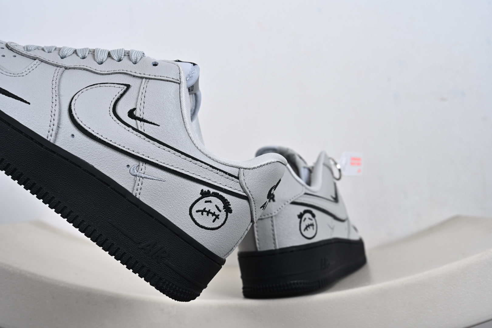 定制版 Nike Air Force 1'07 Low 冷调灰调碰撞酷黑 空军一号低帮休闲板鞋 XL1979-128 定制版 Nike Air Force 1'07 Low 冷调灰调碰撞酷黑 空军一号低帮休闲板鞋 XL1979-128