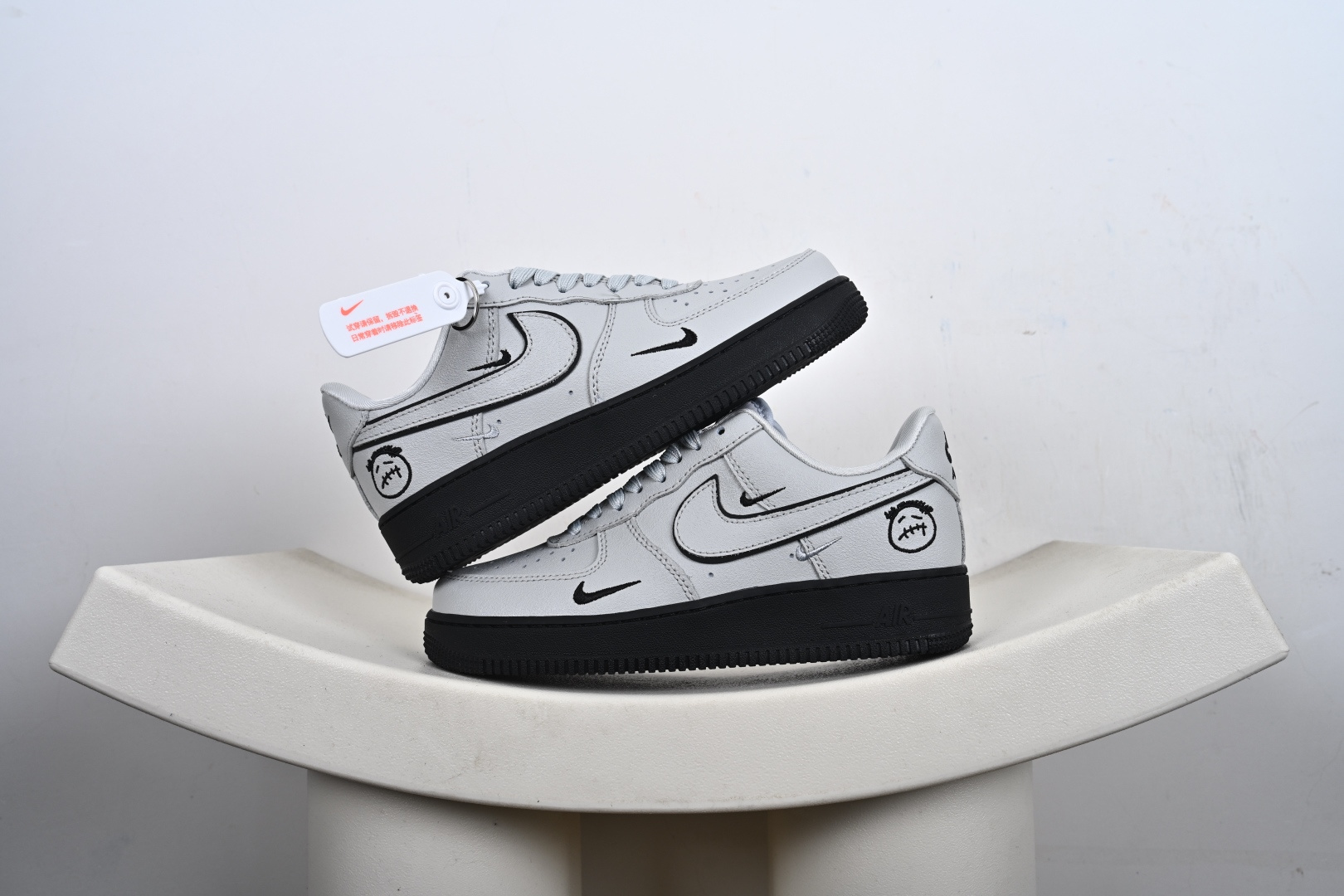 定制版 Nike Air Force 1’07 Low 冷调灰调碰撞酷黑 空军一号低帮休闲板鞋 XL1979-128 定制版 Nike Air Force 1’07 Low 冷调灰调碰撞酷黑 空军一号低帮休闲板鞋 XL1979-128