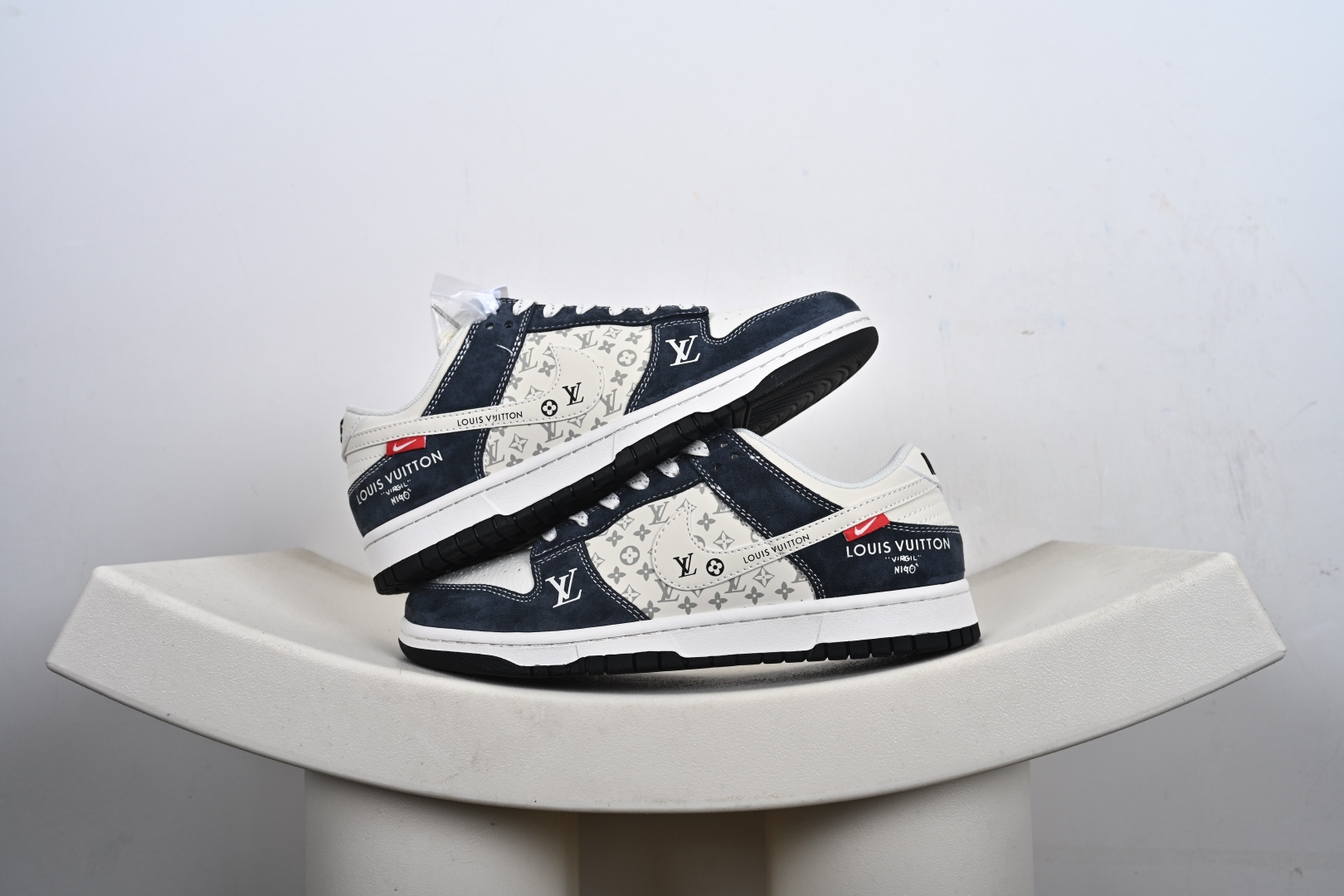 定制版 Nike Dunk Low Retro LV联名 周年高端定制 低帮休闲板鞋 KG6699-F01 定制版 Nike Dunk Low Retro LV联名 周年高端定制 低帮休闲板鞋 KG6699-F01