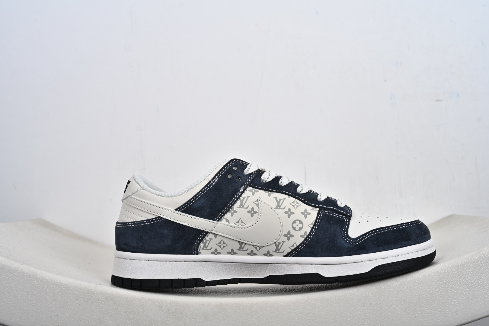 定制版 Nike Dunk Low Retro LV联名 周年高端定制 低帮休闲板鞋 KG6699-F01 定制版 Nike Dunk Low Retro LV联名 周年高端定制 低帮休闲板鞋 KG6699-F01
