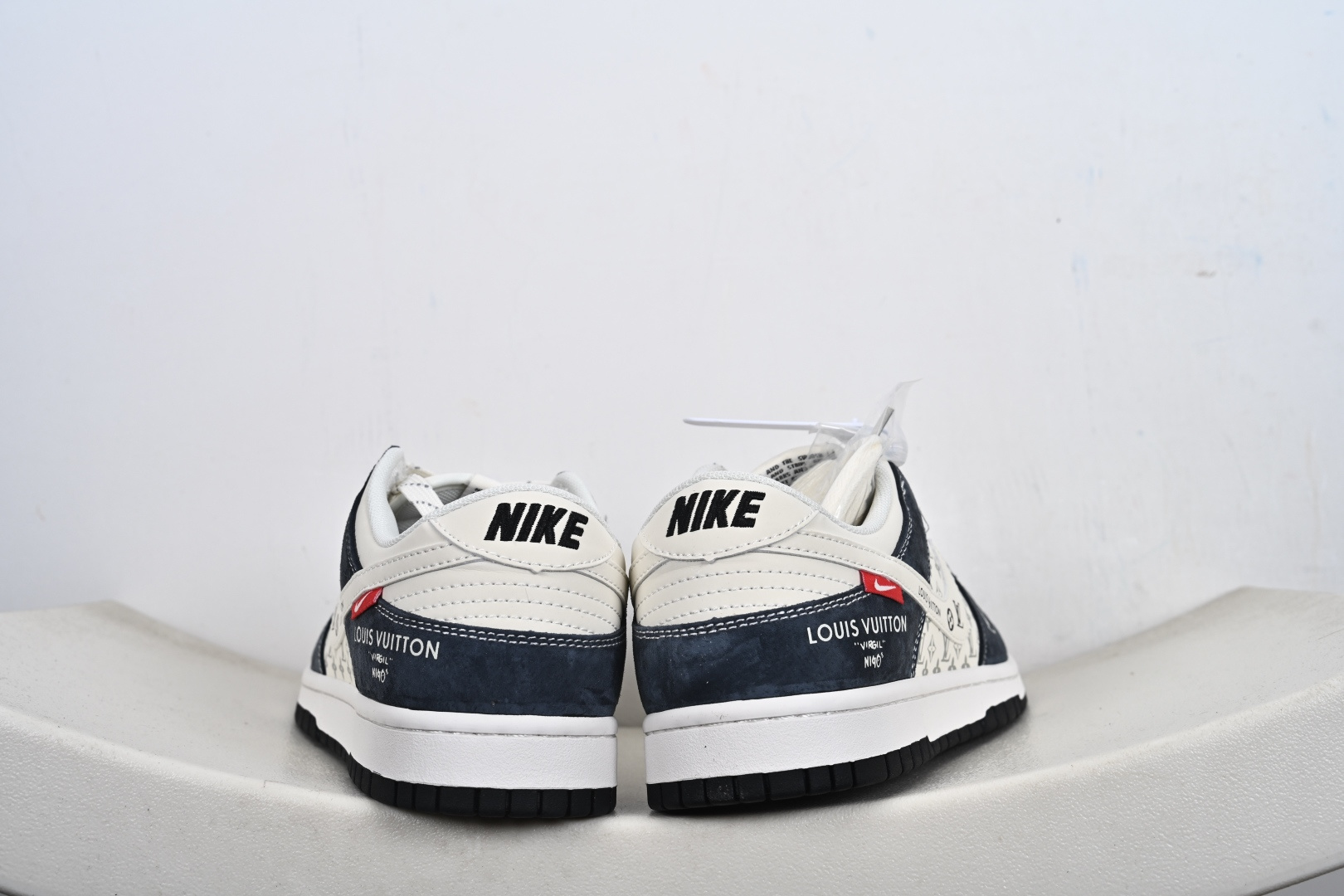 定制版 Nike Dunk Low Retro LV联名 周年高端定制 低帮休闲板鞋 KG6699-F01 定制版 Nike Dunk Low Retro LV联名 周年高端定制 低帮休闲板鞋 KG6699-F01