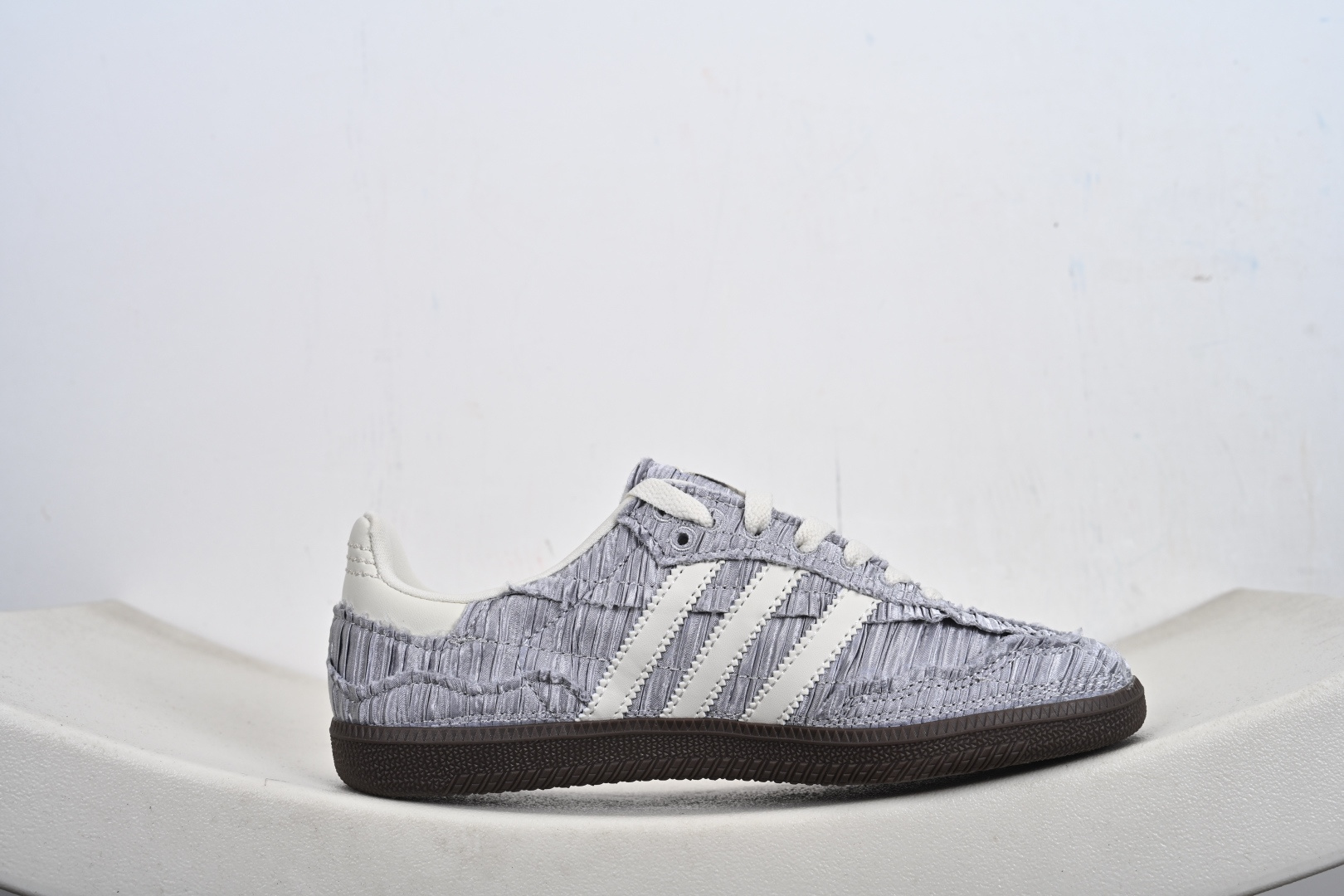 Caroline Hu x Adidas Originals Samba 舒适百搭 防滑耐磨 低帮 阿迪达斯板鞋 JP9283 Caroline Hu x Adidas Originals Samba 舒适百搭 防滑耐磨 低帮 阿迪达斯板鞋 JP9283