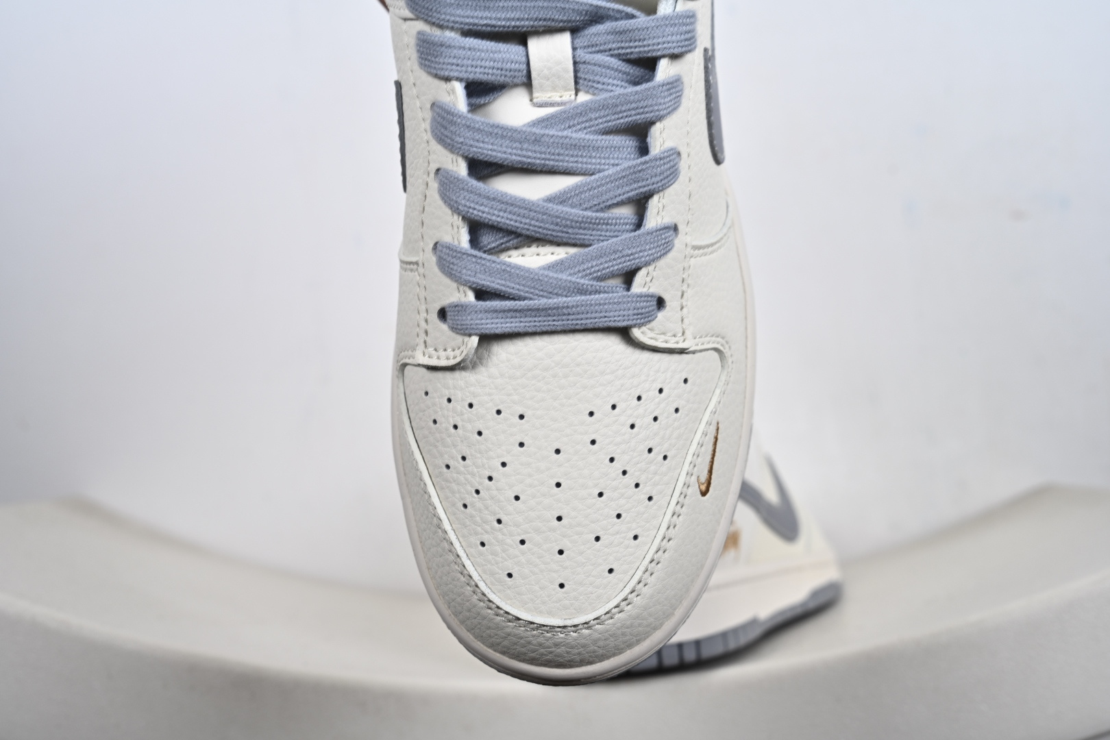 Nike SB Dunk Low 斯图西联名 米灰金标 周年高端定制 低帮休闲板鞋 JP1628-040 Nike SB Dunk Low 斯图西联名 米灰金标 周年高端定制 低帮休闲板鞋 JP1628-040