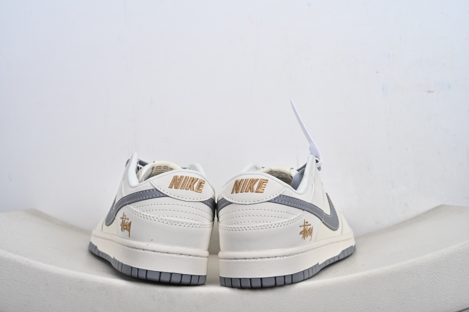 Nike SB Dunk Low 斯图西联名 米灰金标 周年高端定制 低帮休闲板鞋 JP1628-040 Nike SB Dunk Low 斯图西联名 米灰金标 周年高端定制 低帮休闲板鞋 JP1628-040