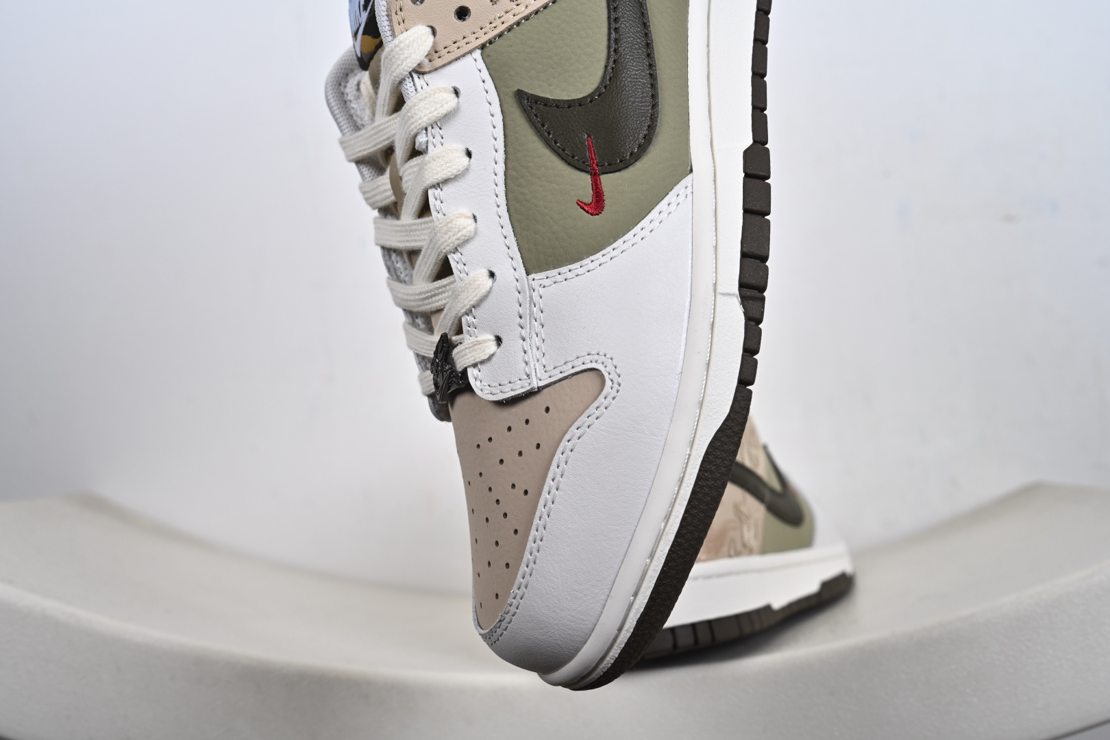 NK Dunk Low ”NYC” 新年限定 马年 低帮休闲板鞋 IQ1118-220 NK Dunk Low ”NYC” 新年限定 马年 低帮休闲板鞋 IQ1118-220