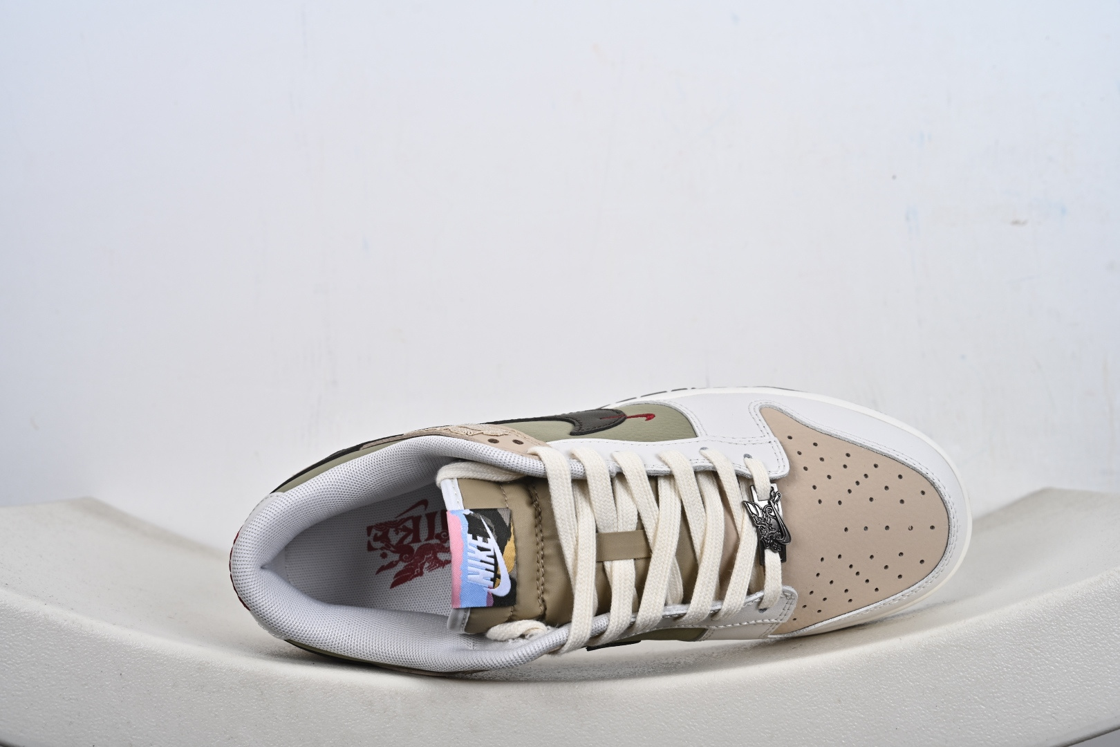 NK Dunk Low ”NYC” 新年限定 马年 低帮休闲板鞋 IQ1118-220 NK Dunk Low ”NYC” 新年限定 马年 低帮休闲板鞋 IQ1118-220