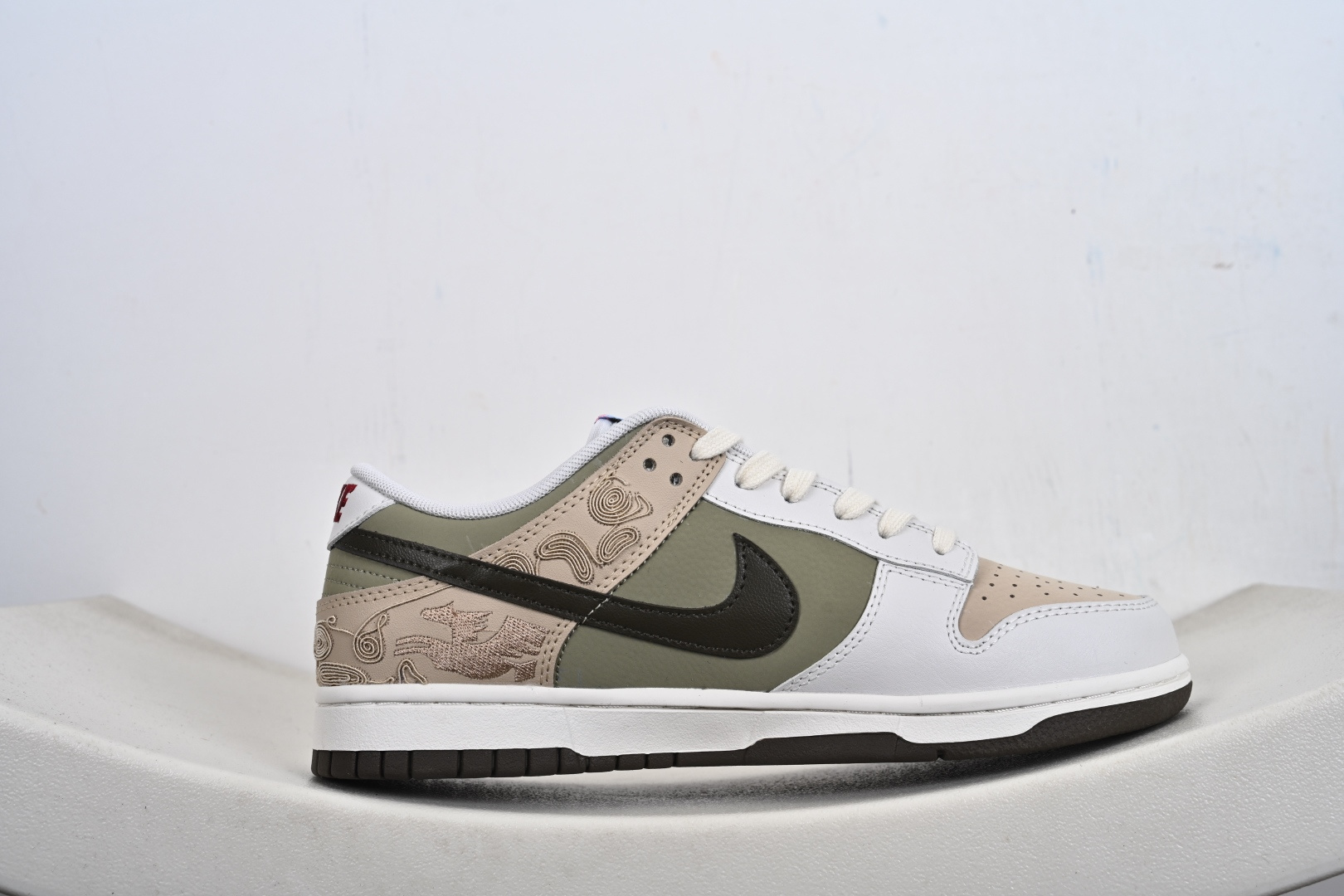 NK Dunk Low ”NYC” 新年限定 马年 低帮休闲板鞋 IQ1118-220 NK Dunk Low ”NYC” 新年限定 马年 低帮休闲板鞋 IQ1118-220
