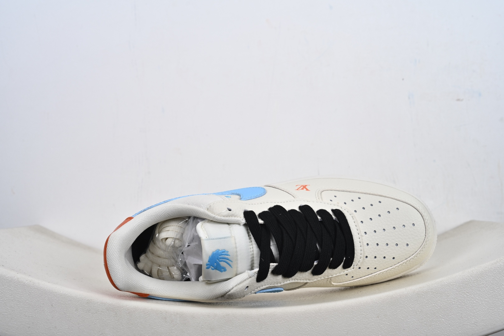 定制版 NK Air Force 1'07 Low 联名马年限定 彩色拼接丝绸 空军一号低帮休闲板鞋 FV3694-100 定制版 NK Air Force 1'07 Low 联名马年限定 彩色拼接丝绸 空军一号低帮休闲板鞋 FV3694-100