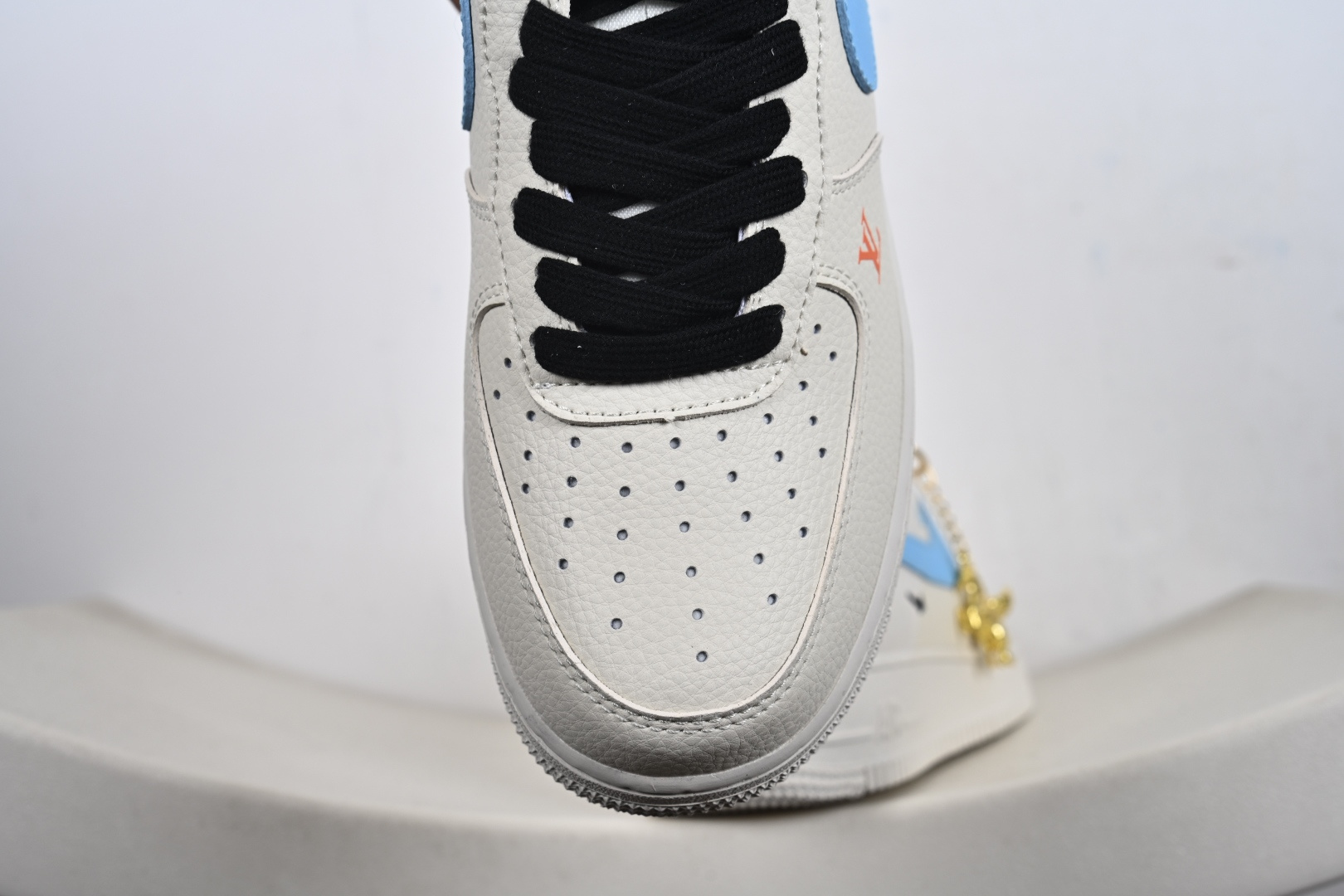 定制版 NK Air Force 1'07 Low 联名马年限定 彩色拼接丝绸 空军一号低帮休闲板鞋 FV3694-100 定制版 NK Air Force 1'07 Low 联名马年限定 彩色拼接丝绸 空军一号低帮休闲板鞋 FV3694-100