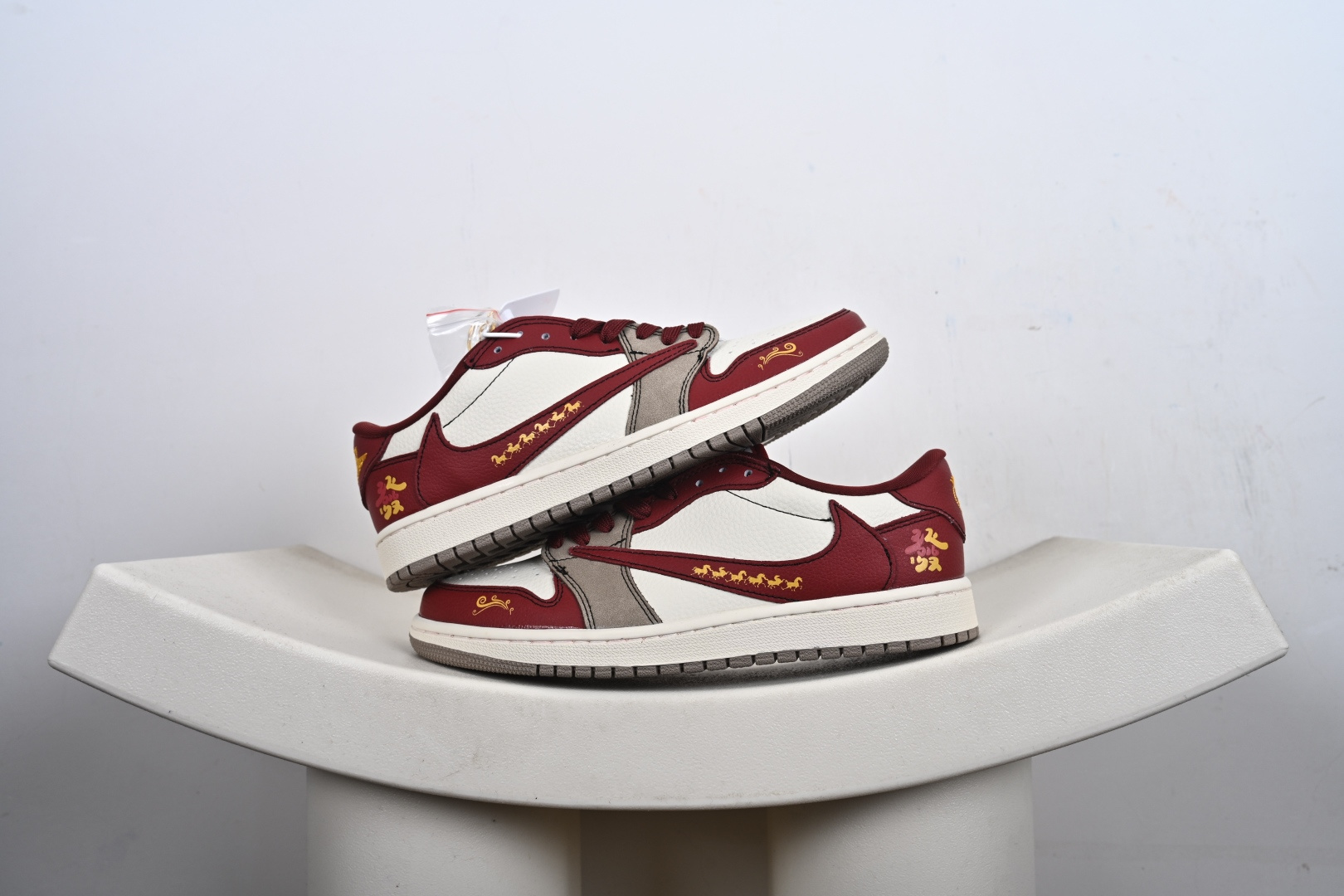 Air Jordan 1 Low AJ1 乔1 马年限定 倒钩高端定制 低帮复古篮球鞋 XD1979-004 Air Jordan 1 Low AJ1 乔1 马年限定 倒钩高端定制 低帮复古篮球鞋 XD1979-004