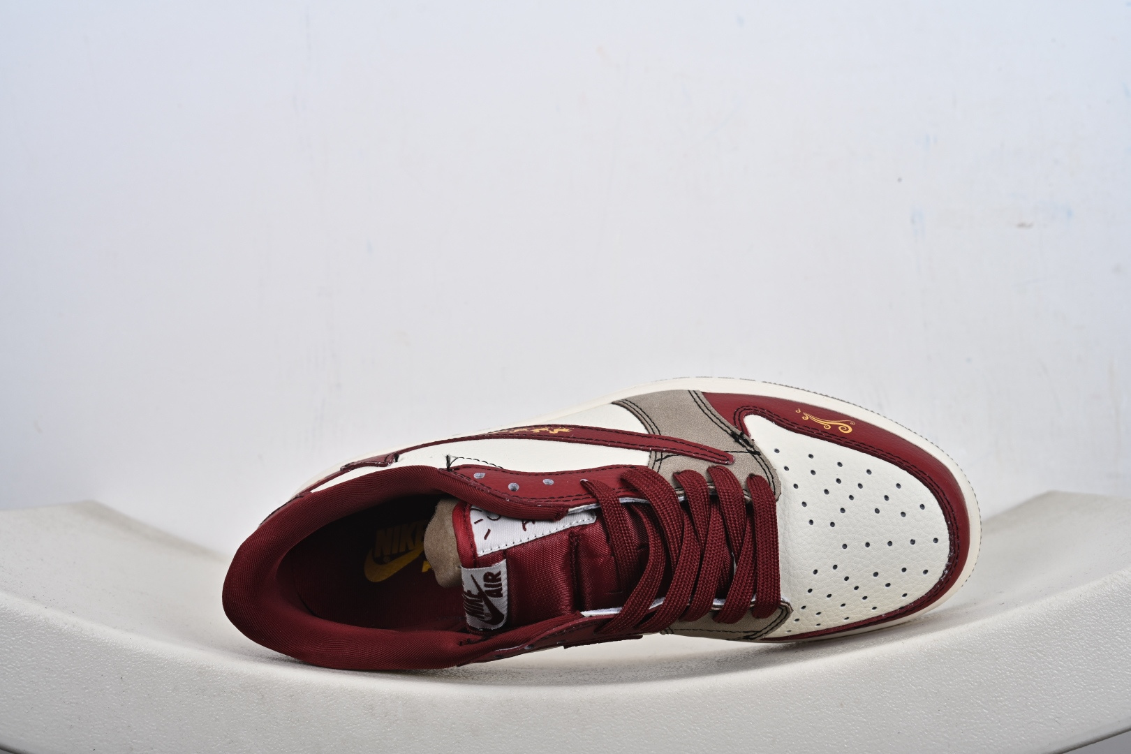 Air Jordan 1 Low AJ1 乔1 马年限定 倒钩高端定制 低帮复古篮球鞋 XD1979-004 Air Jordan 1 Low AJ1 乔1 马年限定 倒钩高端定制 低帮复古篮球鞋 XD1979-004