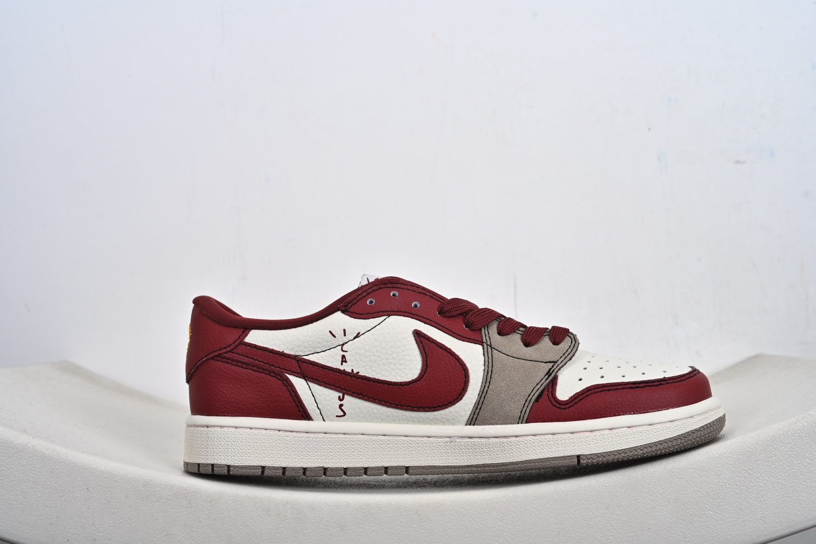 Air Jordan 1 Low AJ1 乔1 马年限定 倒钩高端定制 低帮复古篮球鞋 XD1979-004 Air Jordan 1 Low AJ1 乔1 马年限定 倒钩高端定制 低帮复古篮球鞋 XD1979-004