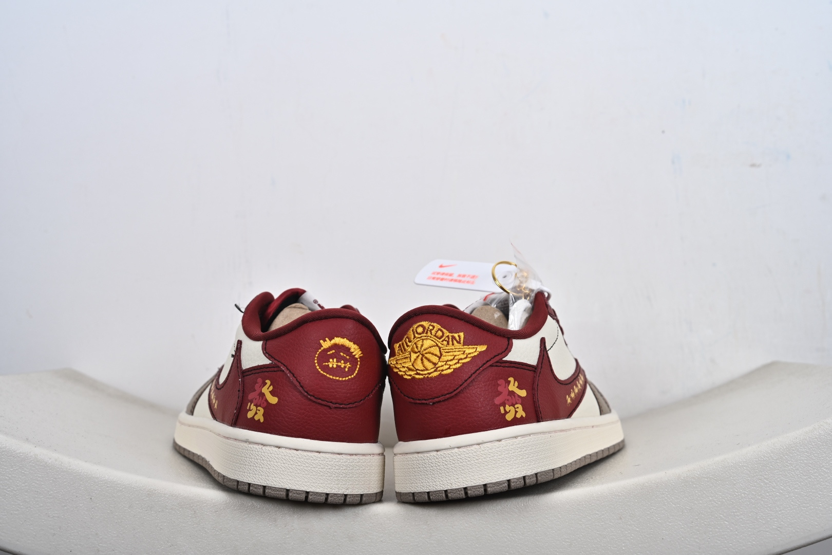 Air Jordan 1 Low AJ1 乔1 马年限定 倒钩高端定制 低帮复古篮球鞋 XD1979-004 Air Jordan 1 Low AJ1 乔1 马年限定 倒钩高端定制 低帮复古篮球鞋 XD1979-004