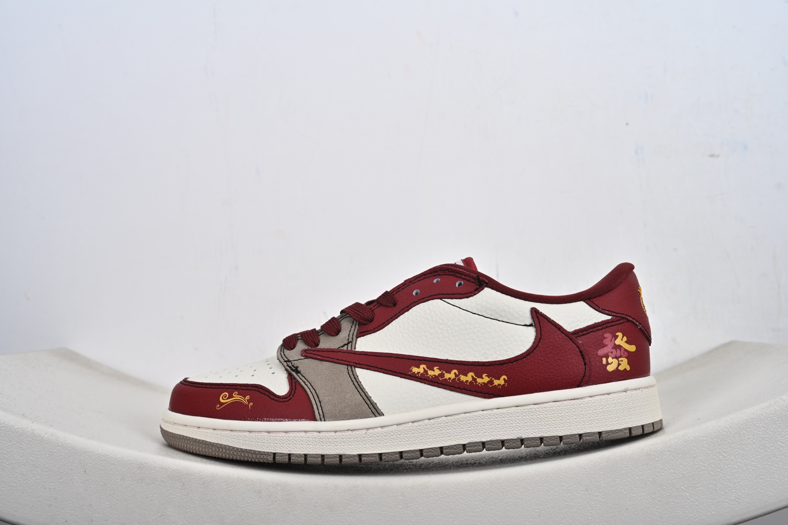 Air Jordan 1 Low AJ1 乔1 马年限定 倒钩高端定制 低帮复古篮球鞋 XD1979-004 Air Jordan 1 Low AJ1 乔1 马年限定 倒钩高端定制 低帮复古篮球鞋 XD1979-004