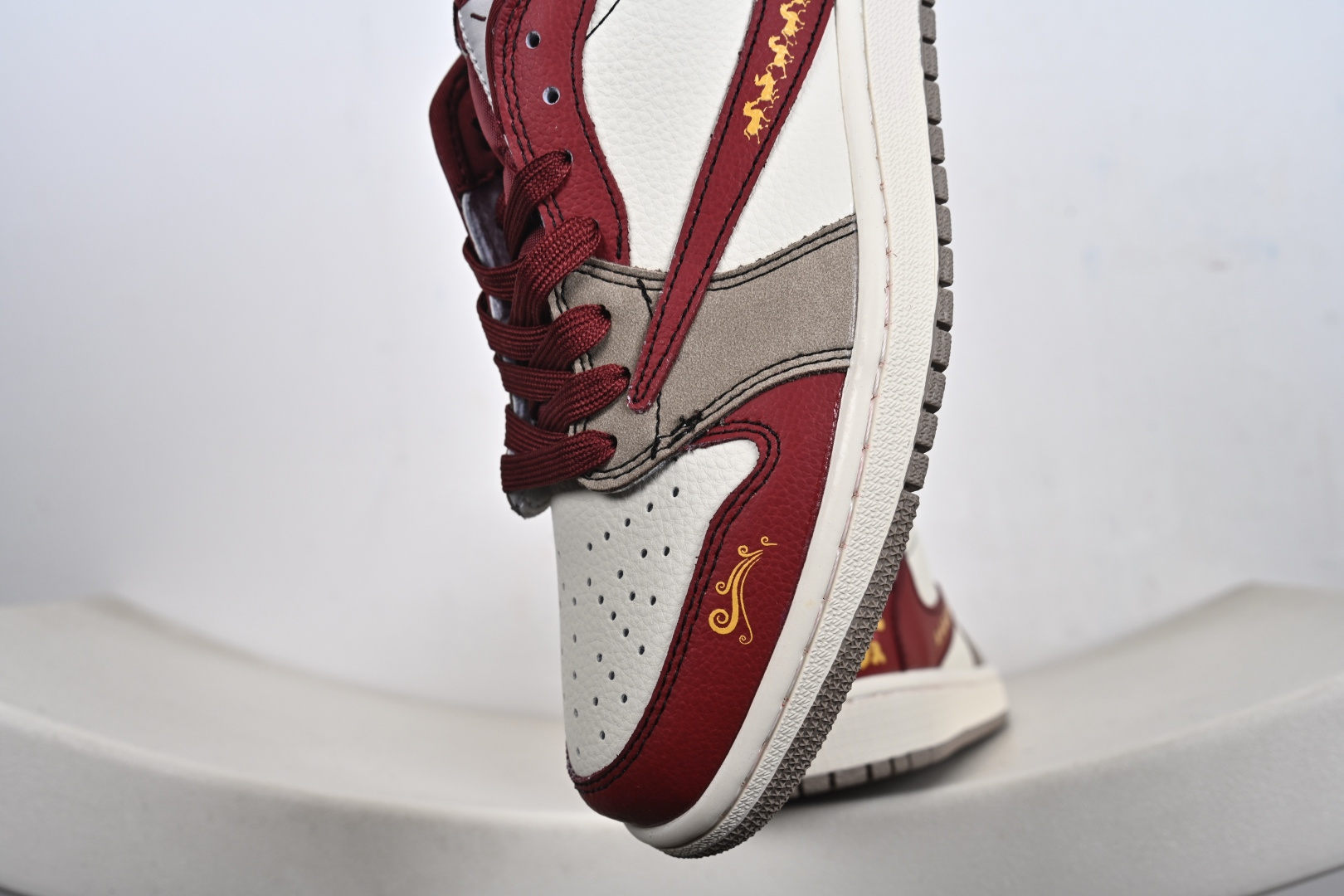 Air Jordan 1 Low AJ1 乔1 马年限定 倒钩高端定制 低帮复古篮球鞋 XD1979-004 Air Jordan 1 Low AJ1 乔1 马年限定 倒钩高端定制 低帮复古篮球鞋 XD1979-004