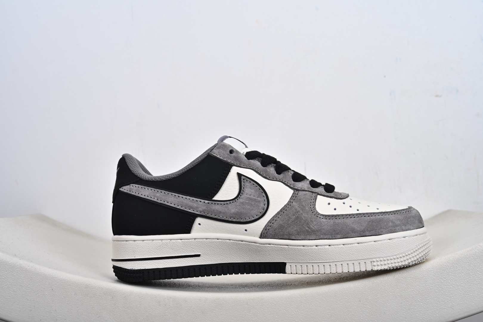 Nike Air Force 1'07 Low 联名款 空军一号低帮休闲板鞋 XD9314-611 Nike Air Force 1'07 Low 联名款 空军一号低帮休闲板鞋 XD9314-611