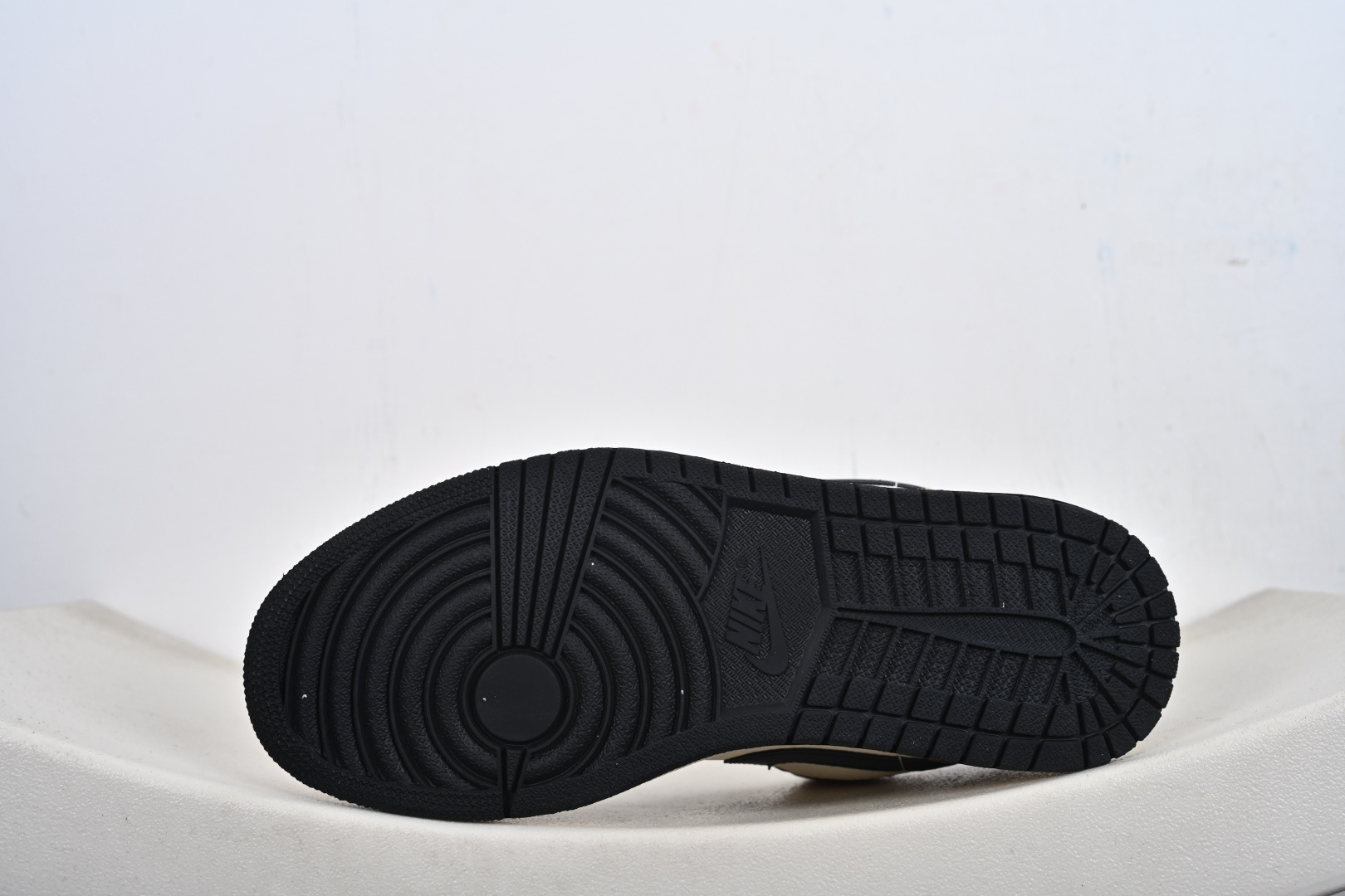 Air Jordan 1 Low AJ1 乔1斯图西联名 米棕黑 高端定制 低帮复古篮球鞋 LL8888-003 Air Jordan 1 Low AJ1 乔1斯图西联名 米棕黑 高端定制 低帮复古篮球鞋 LL8888-003