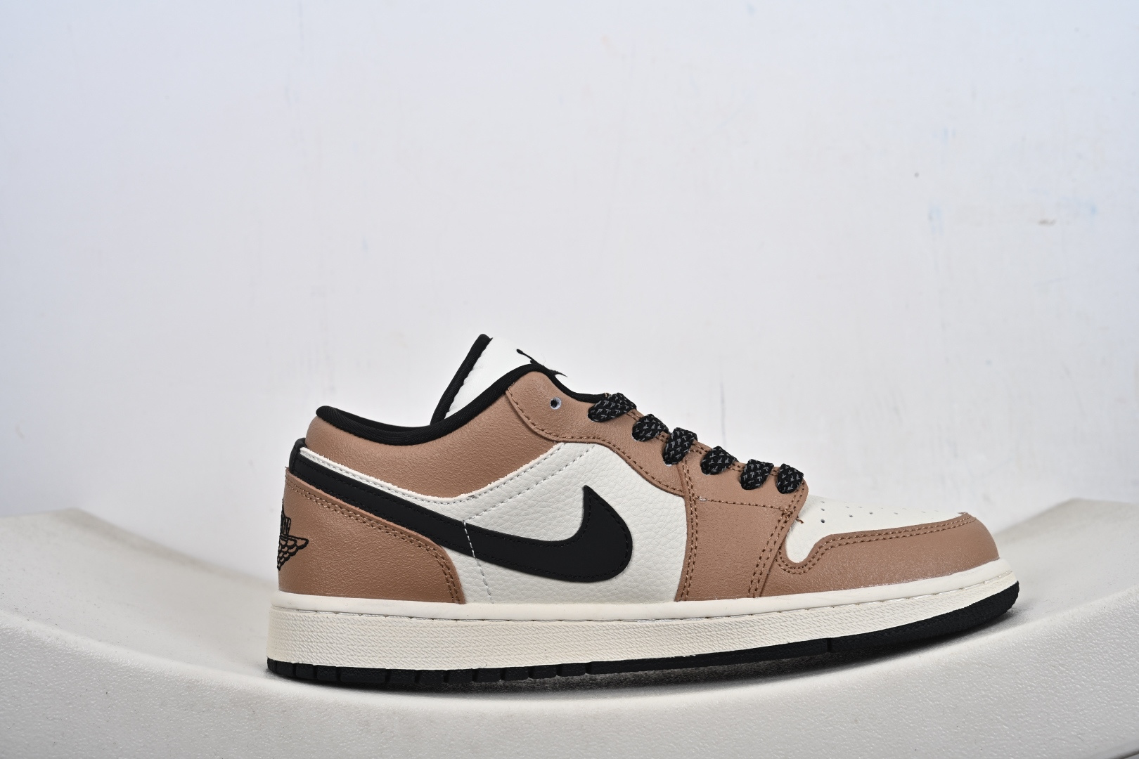 Air Jordan 1 Low AJ1 乔1斯图西联名 米棕黑 高端定制 低帮复古篮球鞋 LL8888-003 Air Jordan 1 Low AJ1 乔1斯图西联名 米棕黑 高端定制 低帮复古篮球鞋 LL8888-003