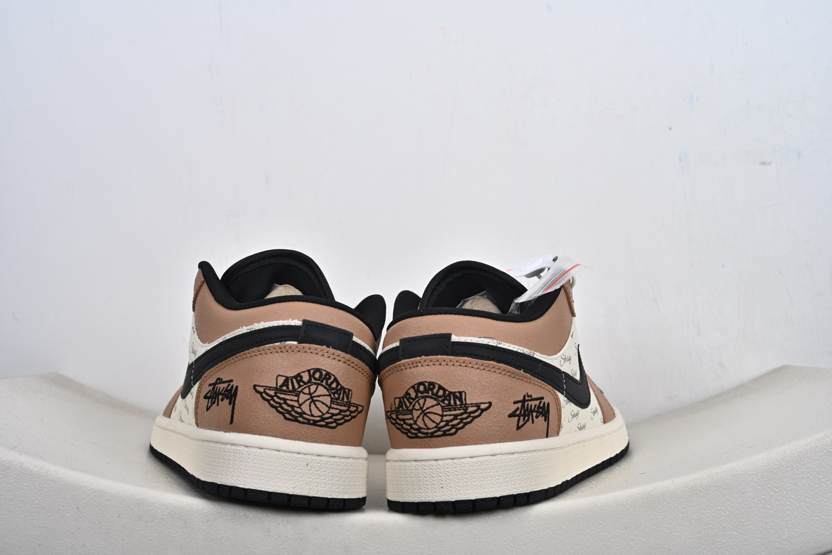 Air Jordan 1 Low AJ1 乔1斯图西联名 米棕黑 高端定制 低帮复古篮球鞋 LL8888-003 Air Jordan 1 Low AJ1 乔1斯图西联名 米棕黑 高端定制 低帮复古篮球鞋 LL8888-003