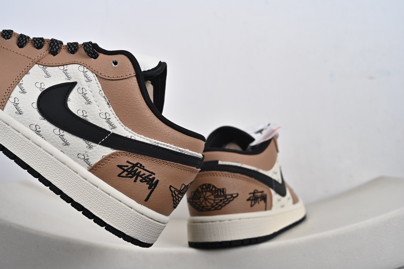 Air Jordan 1 Low AJ1 乔1斯图西联名 米棕黑 高端定制 低帮复古篮球鞋 LL8888-003 Air Jordan 1 Low AJ1 乔1斯图西联名 米棕黑 高端定制 低帮复古篮球鞋 LL8888-003