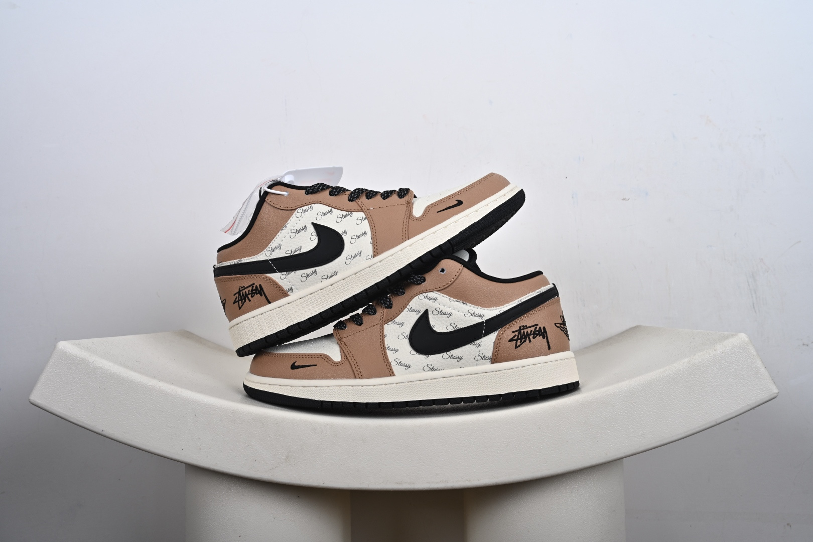Air Jordan 1 Low AJ1 乔1斯图西联名 米棕黑 高端定制 低帮复古篮球鞋 LL8888-003 Air Jordan 1 Low AJ1 乔1斯图西联名 米棕黑 高端定制 低帮复古篮球鞋 LL8888-003