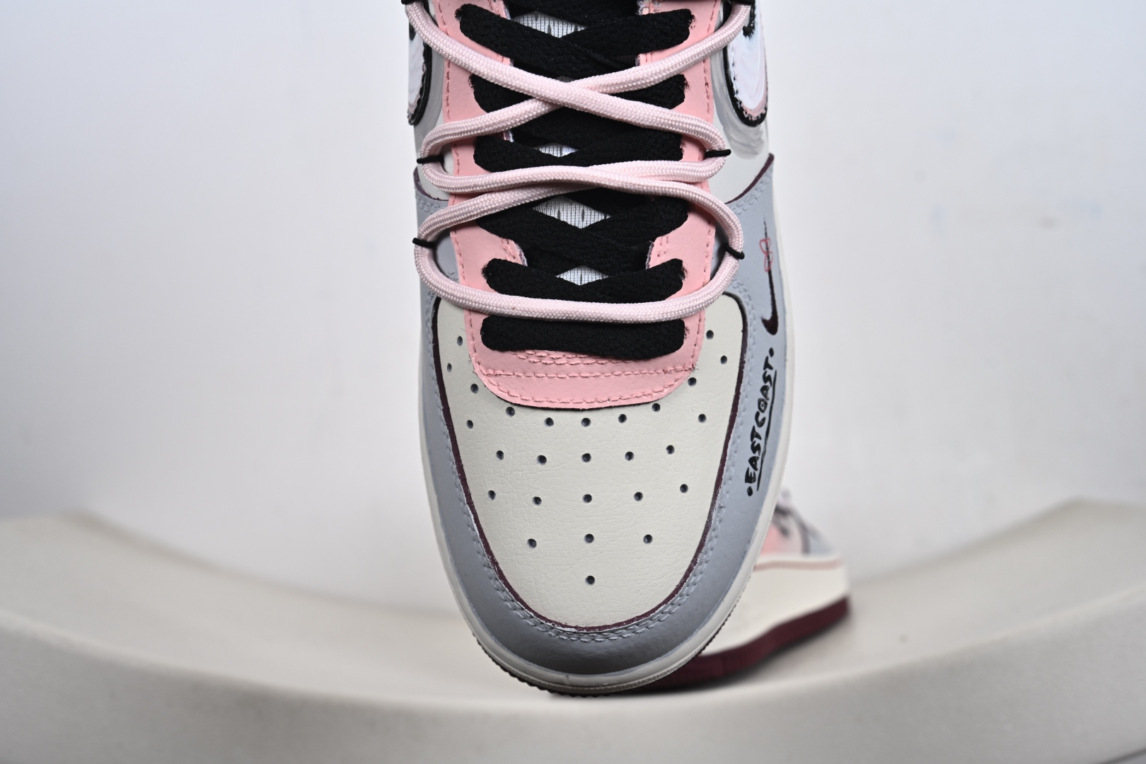 定制版 手绘涂鸦“甜酷企划”Nike Air Force 1 “Sweet & Cool Project”空军一号定制板鞋 FB1839-125 定制版 手绘涂鸦“甜酷企划”Nike Air Force 1 “Sweet & Cool Project”空军一号定制板鞋 FB1839-125