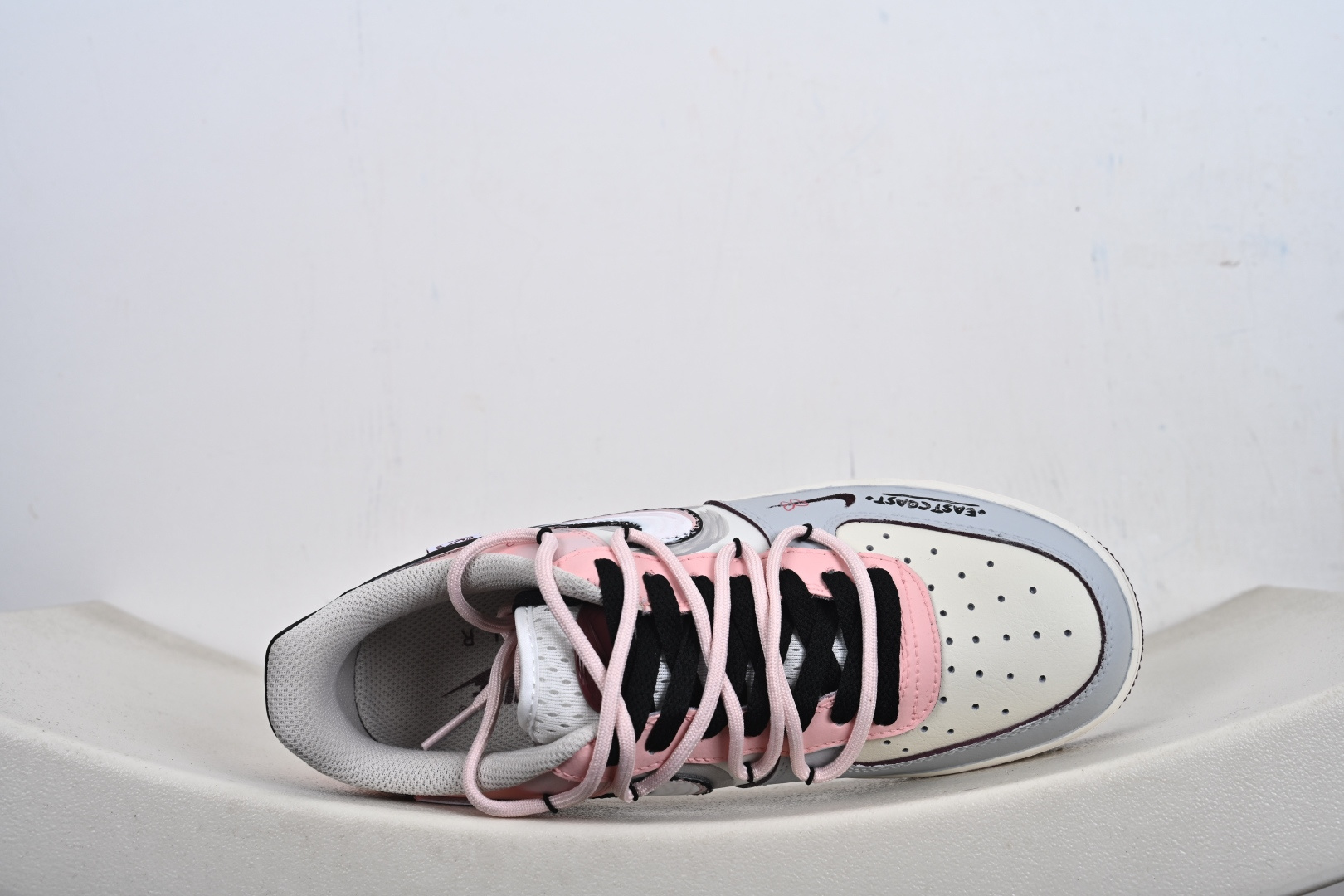 定制版 手绘涂鸦“甜酷企划”Nike Air Force 1 “Sweet & Cool Project”空军一号定制板鞋 FB1839-125 定制版 手绘涂鸦“甜酷企划”Nike Air Force 1 “Sweet & Cool Project”空军一号定制板鞋 FB1839-125