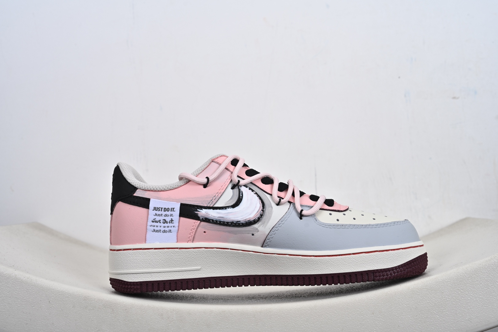 定制版 手绘涂鸦“甜酷企划”Nike Air Force 1 “Sweet & Cool Project”空军一号定制板鞋 FB1839-125 定制版 手绘涂鸦“甜酷企划”Nike Air Force 1 “Sweet & Cool Project”空军一号定制板鞋 FB1839-125