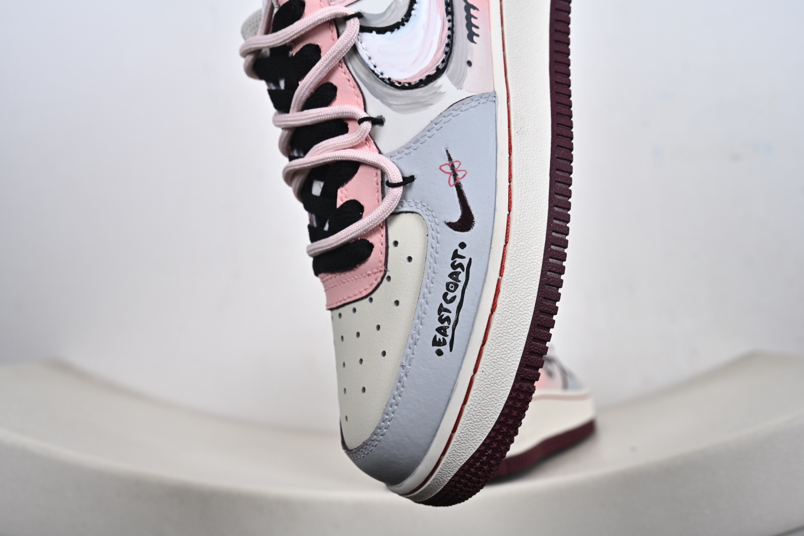 定制版 手绘涂鸦“甜酷企划”Nike Air Force 1 “Sweet & Cool Project”空军一号定制板鞋 FB1839-125 定制版 手绘涂鸦“甜酷企划”Nike Air Force 1 “Sweet & Cool Project”空军一号定制板鞋 FB1839-125