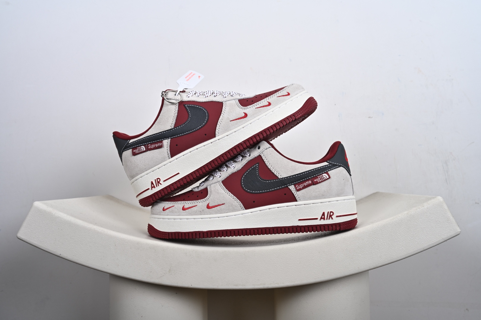 定制版 Nike Air Force 1’07 Low 三方联名 酒红灰 空军一号低帮休闲板鞋 SY1388-014 定制版 Nike Air Force 1’07 Low 三方联名 酒红灰 空军一号低帮休闲板鞋 SY1388-014
