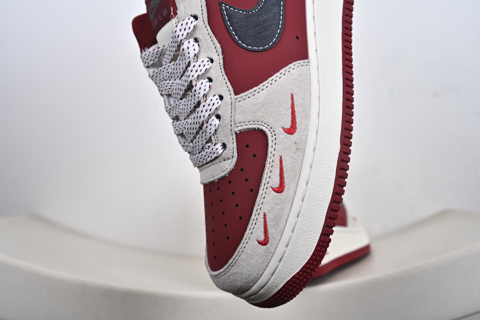 定制版 Nike Air Force 1'07 Low 三方联名 酒红灰 空军一号低帮休闲板鞋 SY1388-014 定制版 Nike Air Force 1'07 Low 三方联名 酒红灰 空军一号低帮休闲板鞋 SY1388-014