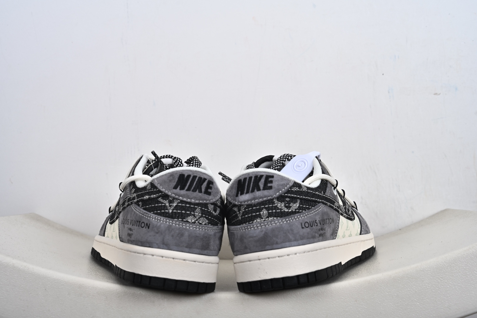 定制版 NK SB Dunk Low“L联名——荔纹勾抽绳” 周年高端定制 低帮休闲板鞋 CX5050-Y49 定制版 NK SB Dunk Low“L联名——荔纹勾抽绳” 周年高端定制 低帮休闲板鞋 CX5050-Y49