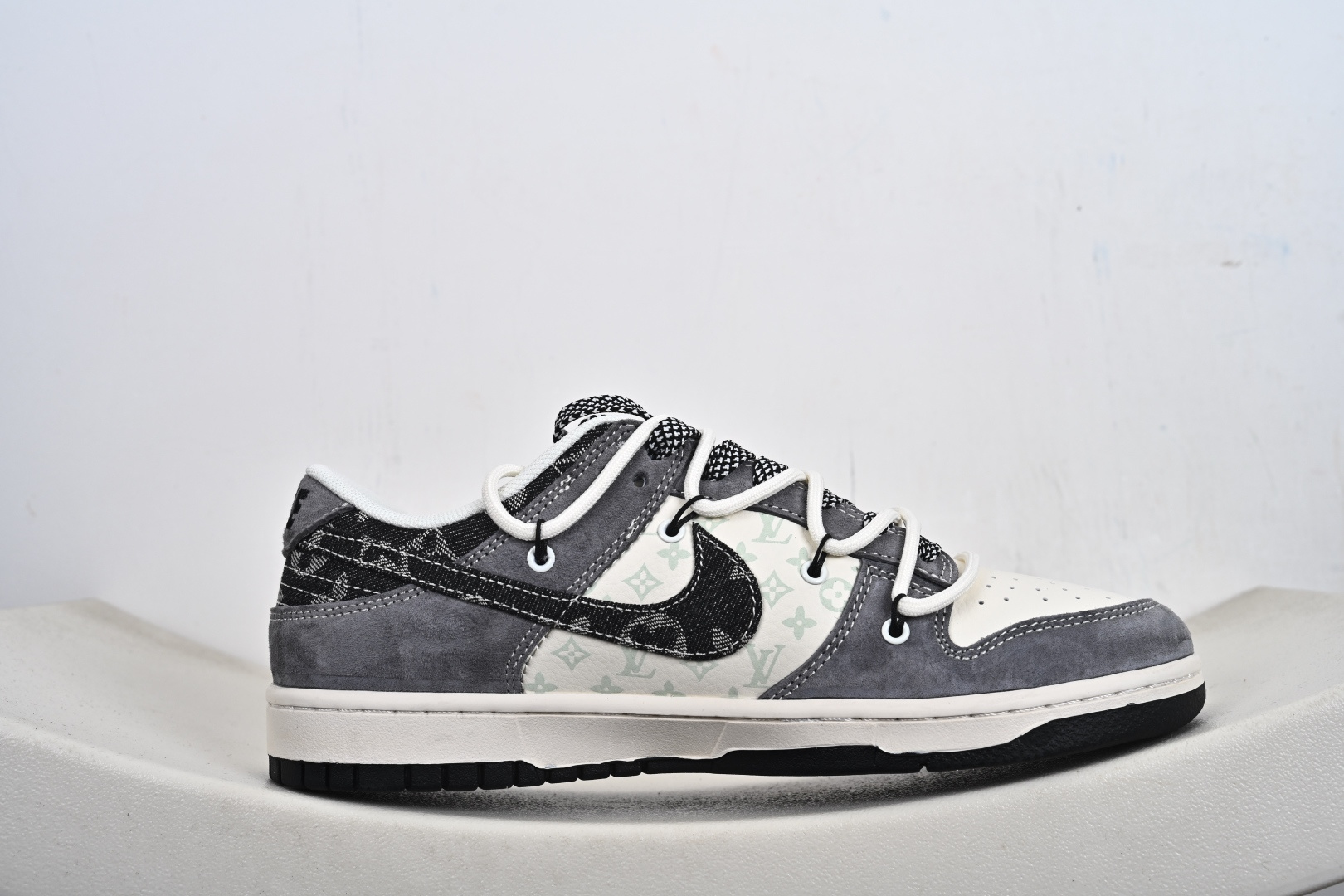 定制版 NK SB Dunk Low“L联名——荔纹勾抽绳” 周年高端定制 低帮休闲板鞋 CX5050-Y49 定制版 NK SB Dunk Low“L联名——荔纹勾抽绳” 周年高端定制 低帮休闲板鞋 CX5050-Y49