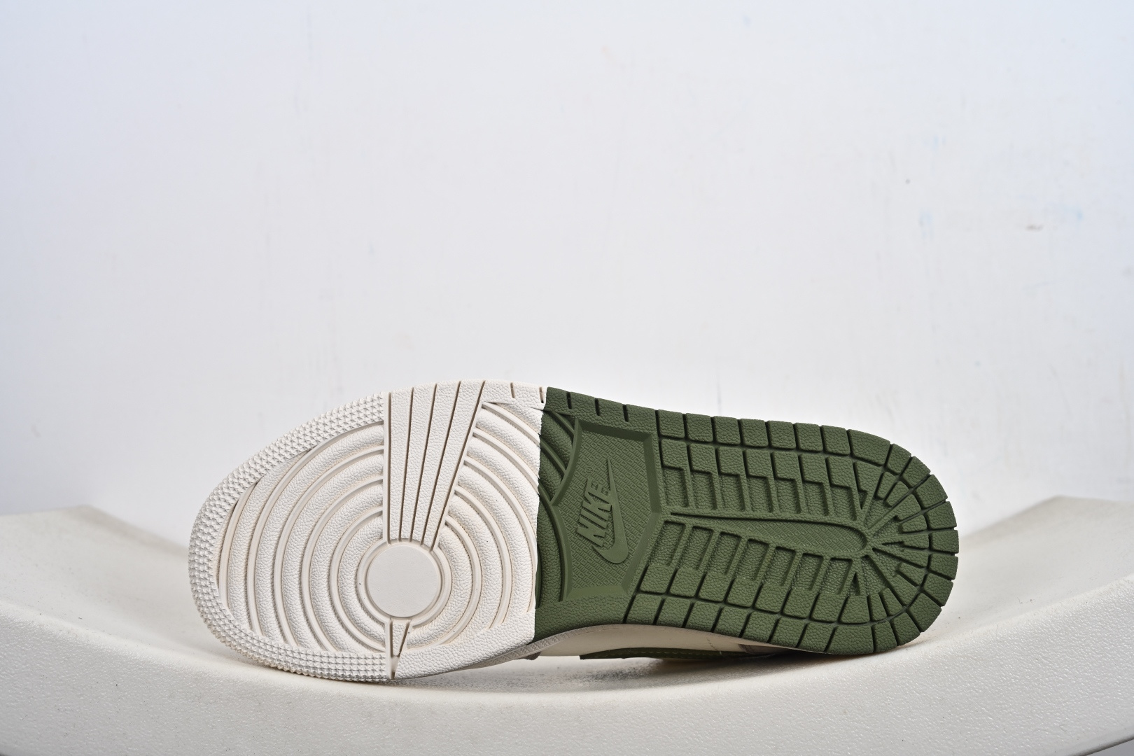 定制版 Air Jordan 1 Low AJ1 乔1 马年限定 古驰联名 高端定制 低帮复古篮球鞋 XX2606-006 定制版 Air Jordan 1 Low AJ1 乔1 马年限定 古驰联名 高端定制 低帮复古篮球鞋 XX2606-006