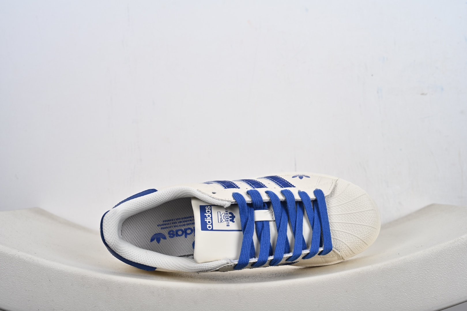 福利特价💰130支持放店‼️‼️‼️
AD Originals Superstar x Louis Vuitton 采用全新头层拼接皮革材质后跟采用特色3D立体印字 渠道正品订单 诠释市场最高工艺水平全鞋进口头层皮料打造区别市面普通真标版本,进出专柜无压力
货号:AD8007、
Size:36-45-F2-E0