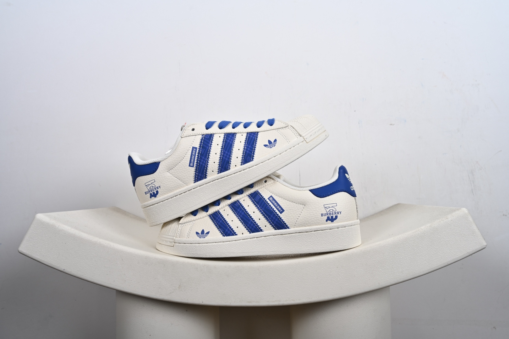 福利特价💰130支持放店‼️‼️‼️
AD Originals Superstar x Louis Vuitton 采用全新头层拼接皮革材质后跟采用特色3D立体印字 渠道正品订单 诠释市场最高工艺水平全鞋进口头层皮料打造区别市面普通真标版本，进出专柜无压力 
货号：AD8007、
Size：36-45-F2-E0