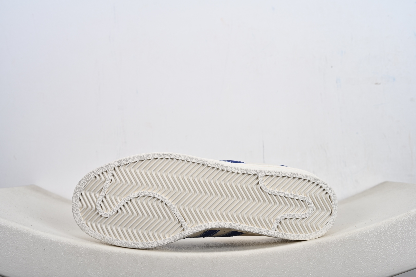 福利特价💰130支持放店‼️‼️‼️
AD Originals Superstar x Louis Vuitton 采用全新头层拼接皮革材质后跟采用特色3D立体印字 渠道正品订单 诠释市场最高工艺水平全鞋进口头层皮料打造区别市面普通真标版本,进出专柜无压力
货号:AD8007、
Size:36-45-F2-E0