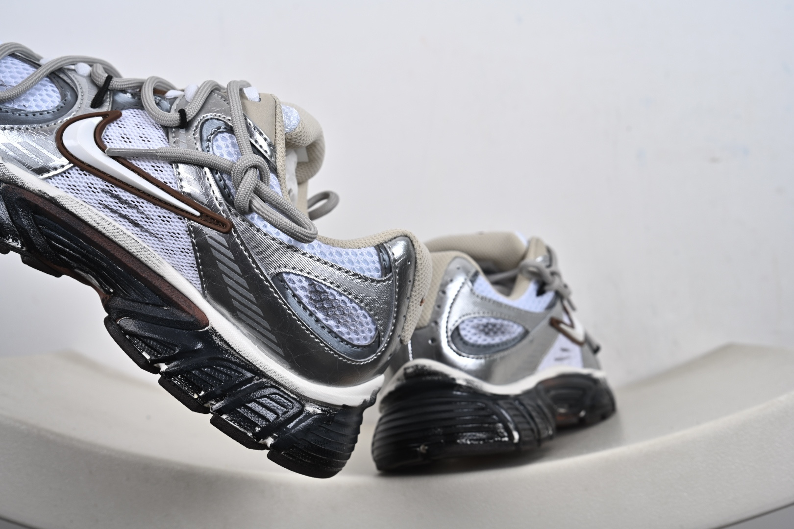 Nike V5 RNR 复古做旧 解构绑带 舒适百搭防滑耐磨 低帮跑步鞋 HQ7901-102-Top High Quatity Cheap Sneakers Fashion Clothing Clothes Bags handbags Shoes of all Brand wholesale With The best Quality And Beautiful Price from China Factory Chinese suppliers wholesaler seller Nike V5 RNR 复古做旧 解构绑带 舒适百搭防滑耐磨 低帮跑步鞋 HQ7901-102