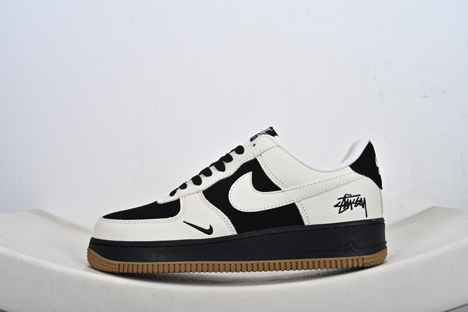 Nike Air Force 1 '07 Low “斯图西联名——双拼米黑棕”空军一号 高端定制 低帮 运动鞋 休闲鞋 LD1999-006 Nike Air Force 1 '07 Low “斯图西联名——双拼米黑棕”空军一号 高端定制 低帮 运动鞋 休闲鞋 LD1999-006