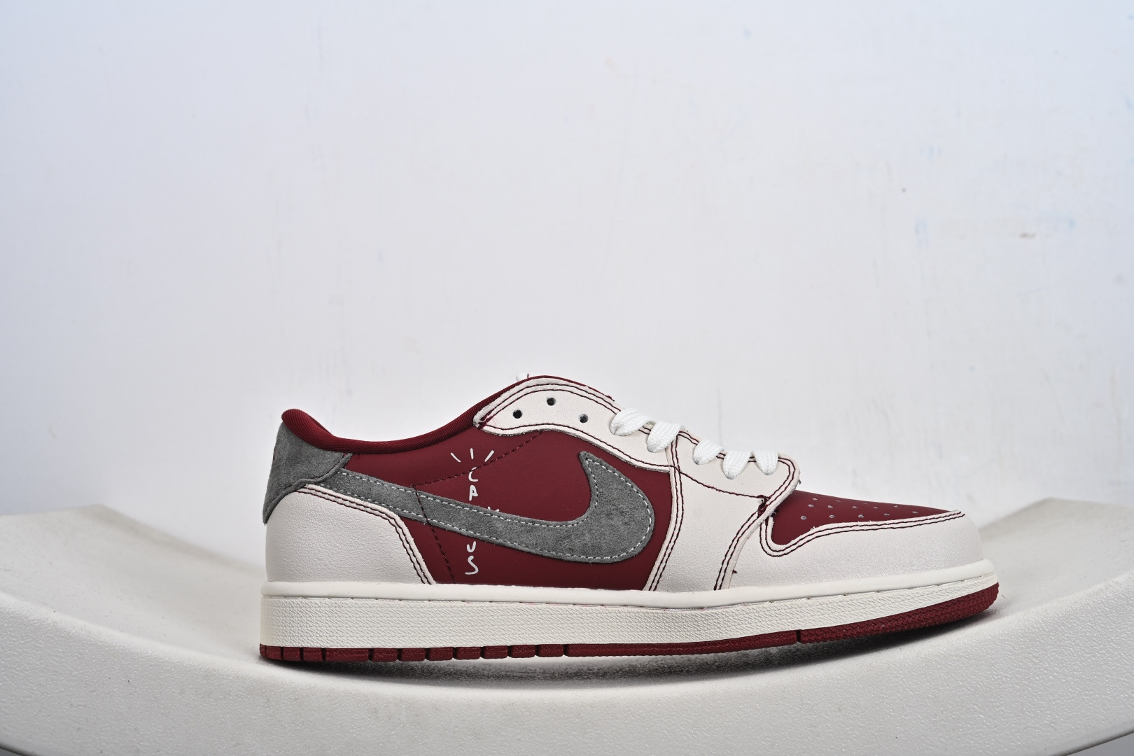Air Jordan 1 Low x Dior联名款 当Air Jordan 1 Low的传奇篮球基因邂逅Dior的高奢时尚底蕴 XS2025-082 Air Jordan 1 Low x Dior联名款 当Air Jordan 1 Low的传奇篮球基因邂逅Dior的高奢时尚底蕴 XS2025-082