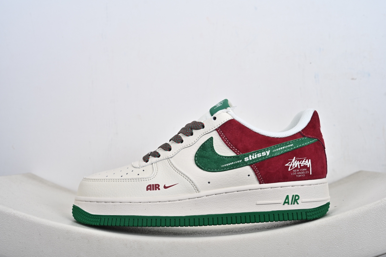 NIke Air Force 1 '07 Low “斯图西联名——酒红绿满天星”空军一号 低帮 运动鞋 XD9314-615 NIke Air Force 1 '07 Low “斯图西联名——酒红绿满天星”空军一号 低帮 运动鞋 XD9314-615