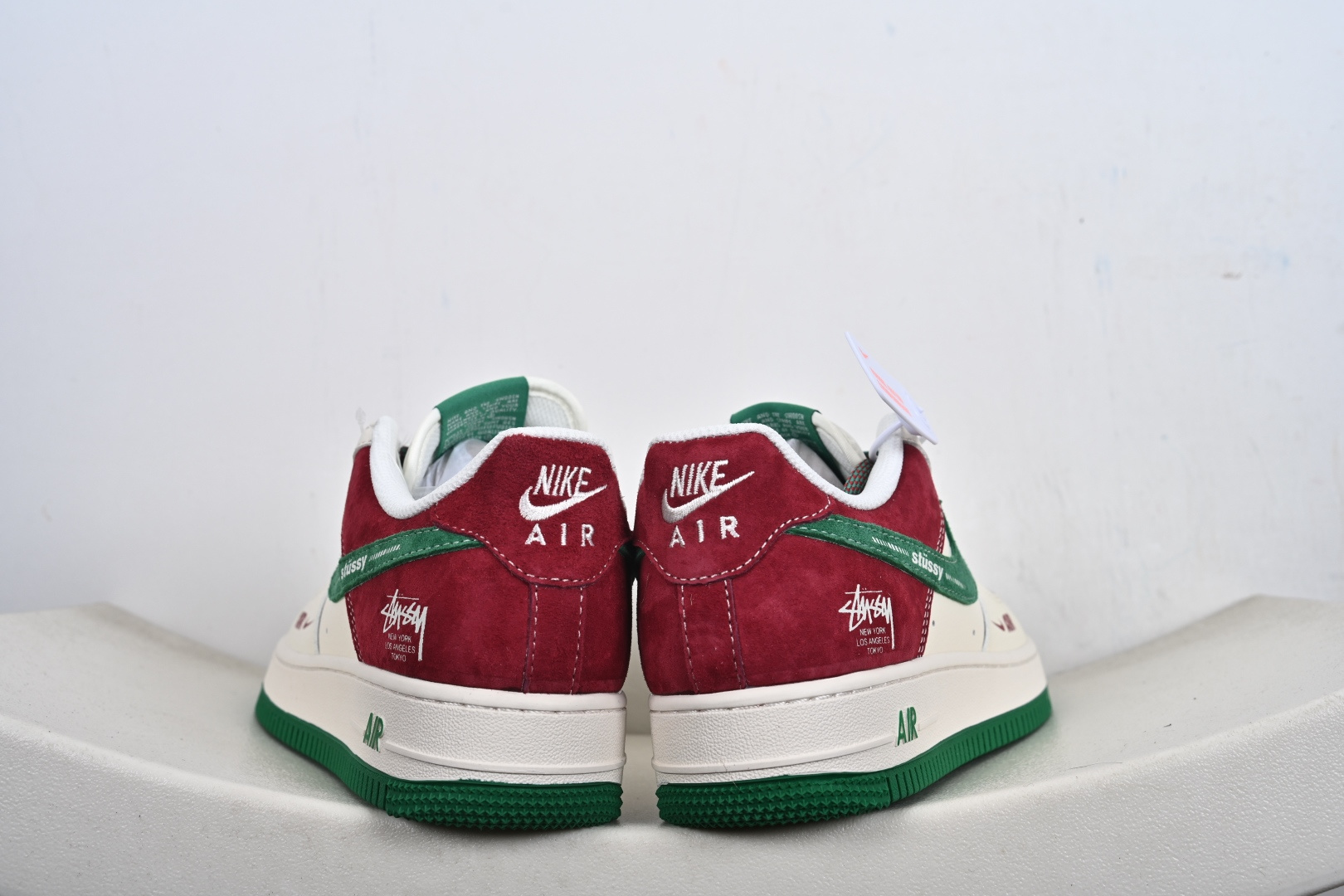 NIke Air Force 1 '07 Low “斯图西联名——酒红绿满天星”空军一号 低帮 运动鞋 XD9314-615 NIke Air Force 1 '07 Low “斯图西联名——酒红绿满天星”空军一号 低帮 运动鞋 XD9314-615