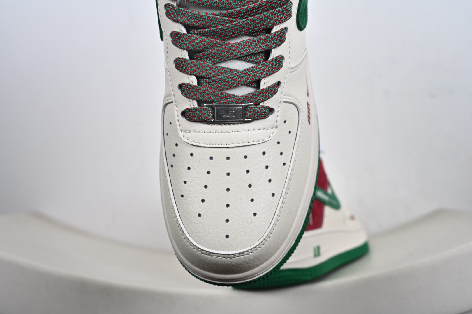 NIke Air Force 1 '07 Low “斯图西联名——酒红绿满天星”空军一号 低帮 运动鞋 XD9314-615 NIke Air Force 1 '07 Low “斯图西联名——酒红绿满天星”空军一号 低帮 运动鞋 XD9314-615