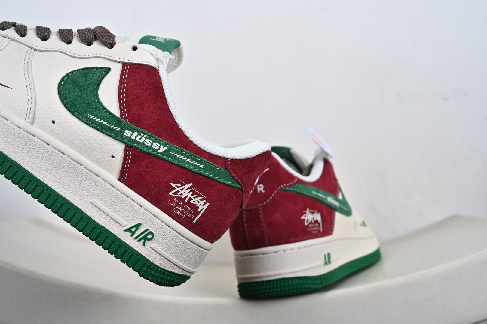 NIke Air Force 1 '07 Low “斯图西联名——酒红绿满天星”空军一号 低帮 运动鞋 XD9314-615 NIke Air Force 1 '07 Low “斯图西联名——酒红绿满天星”空军一号 低帮 运动鞋 XD9314-615
