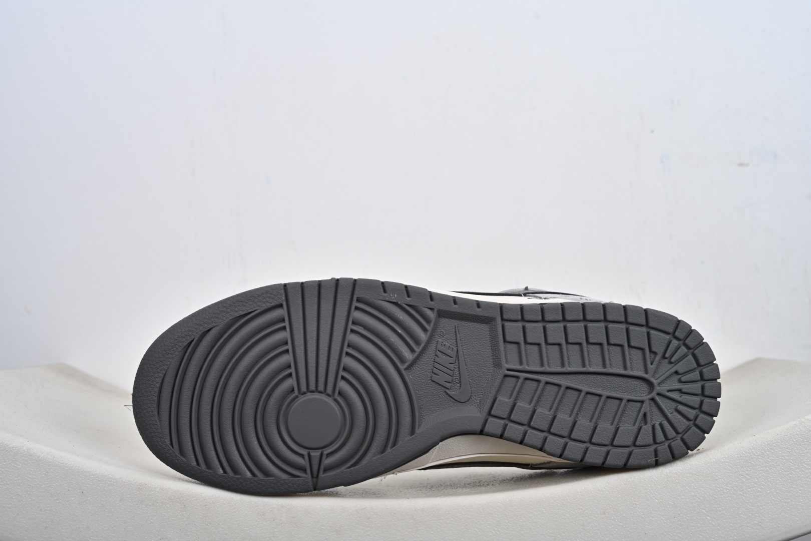 Nike SB Dunk Low 北面联名 米灰猪八革绑带 周年高端定制 低帮休闲板鞋 JP2026-102 Nike SB Dunk Low 北面联名 米灰猪八革绑带 周年高端定制 低帮休闲板鞋 JP2026-102