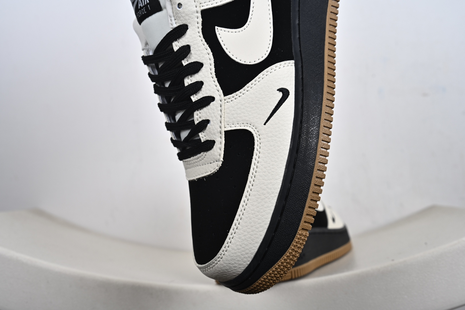 定制版 NK Air Force 1 '07 Low “斯图西联名——双拼米黑棕”空军一号 高端定制 低帮 运动鞋 休闲鞋 LD1999-006 定制版 NK Air Force 1 '07 Low “斯图西联名——双拼米黑棕”空军一号 高端定制 低帮 运动鞋 休闲鞋 LD1999-006